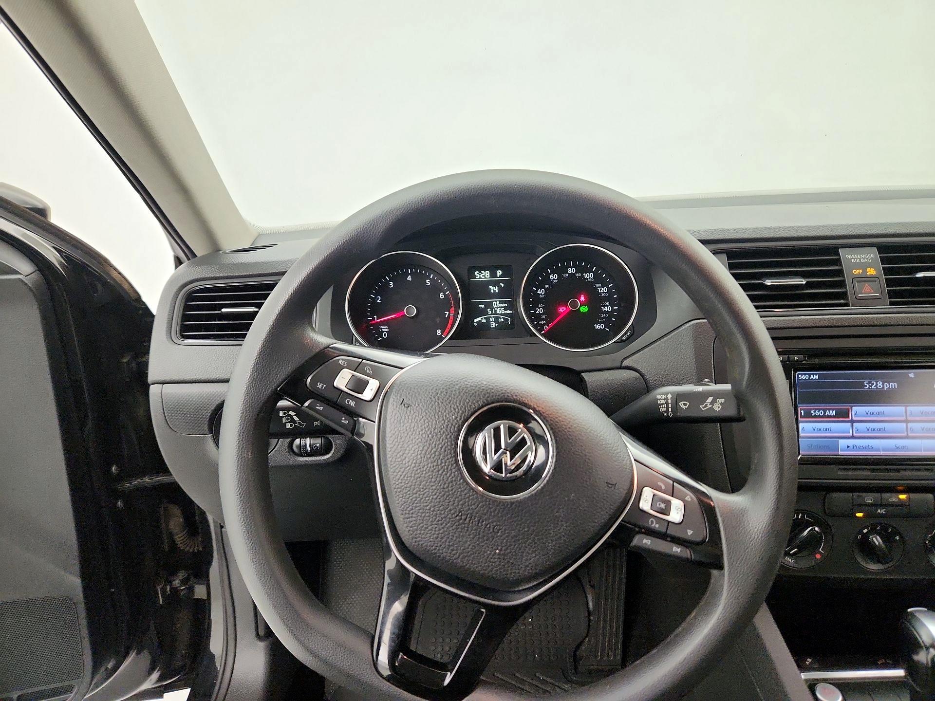 Thumbnail: 2015 Volkswagen Jetta - 10