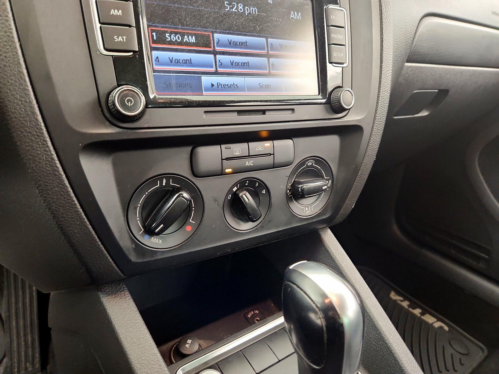 Thumbnail: 2015 Volkswagen Jetta - 16