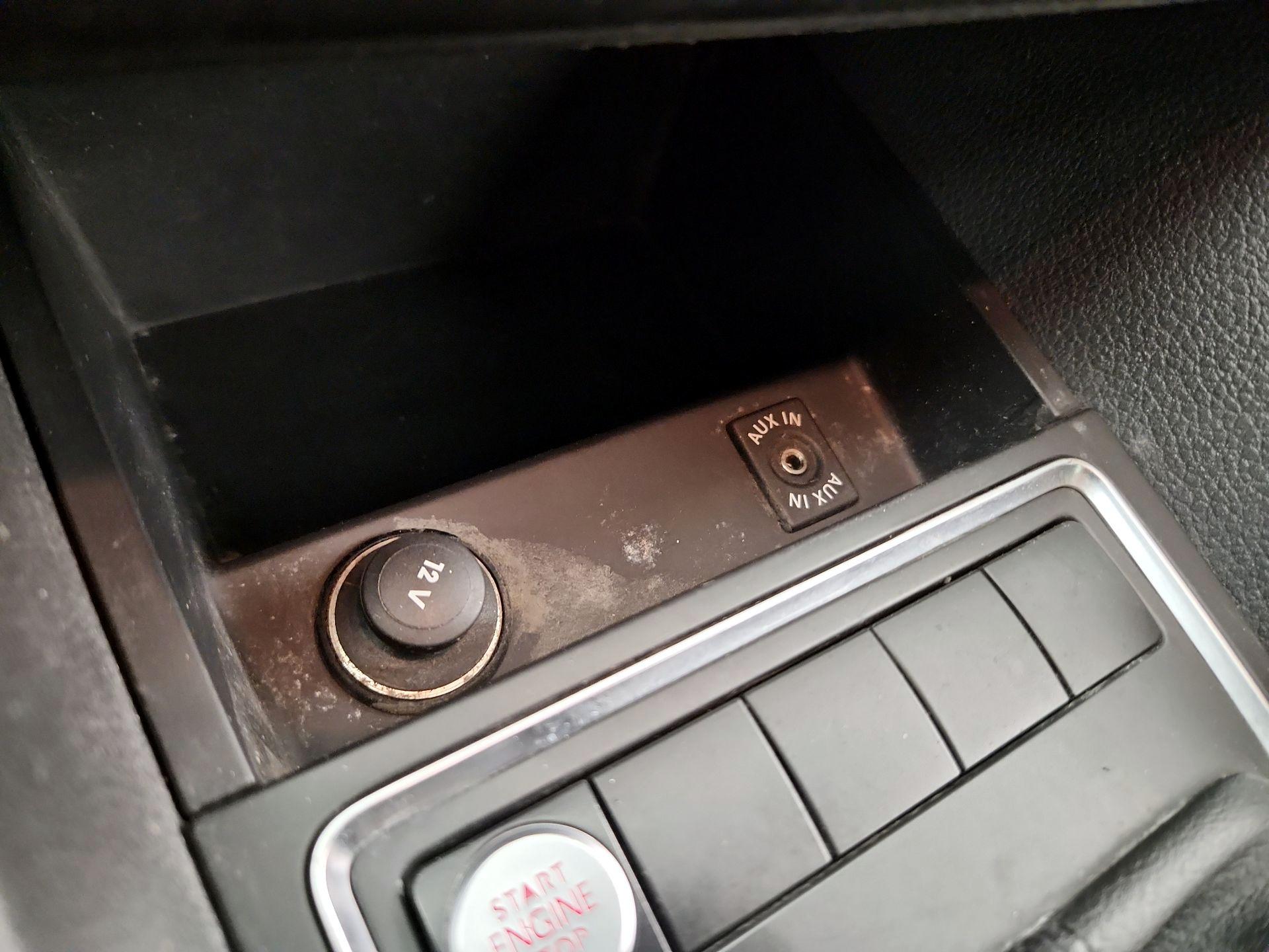 Thumbnail: 2015 Volkswagen Jetta - 18