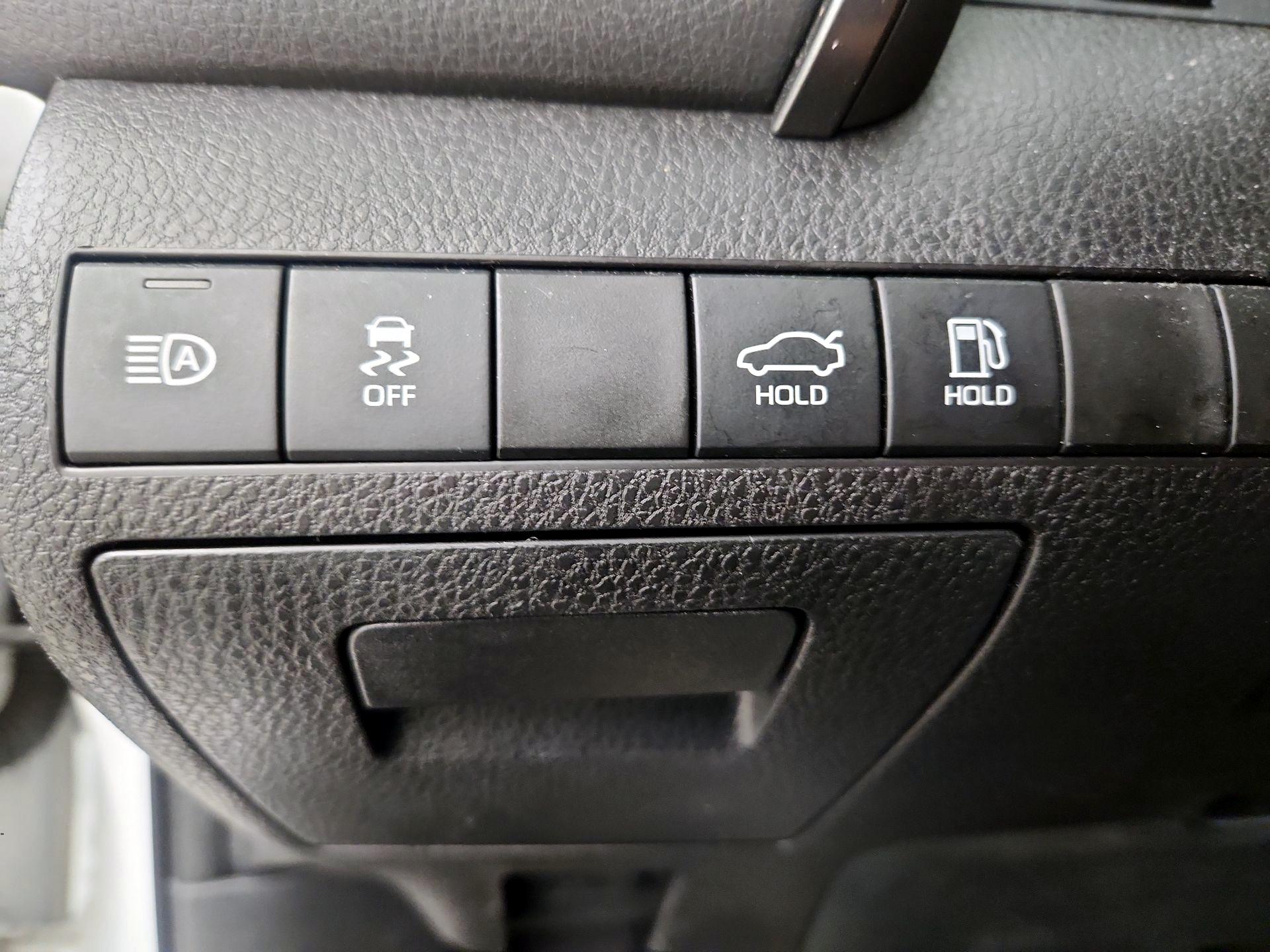 Thumbnail: 2020 Toyota Camry - 11