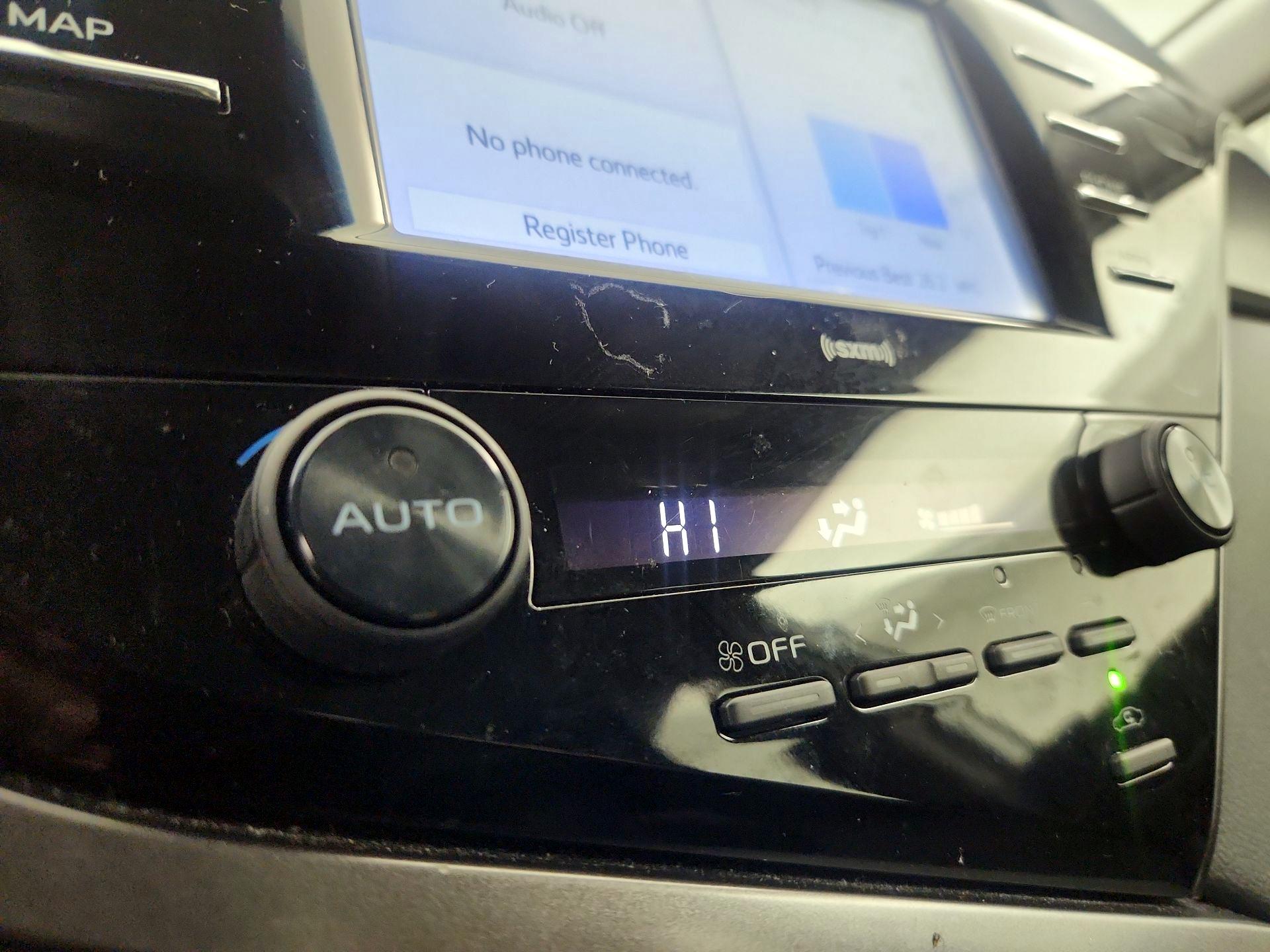 Thumbnail: 2020 Toyota Camry - 14