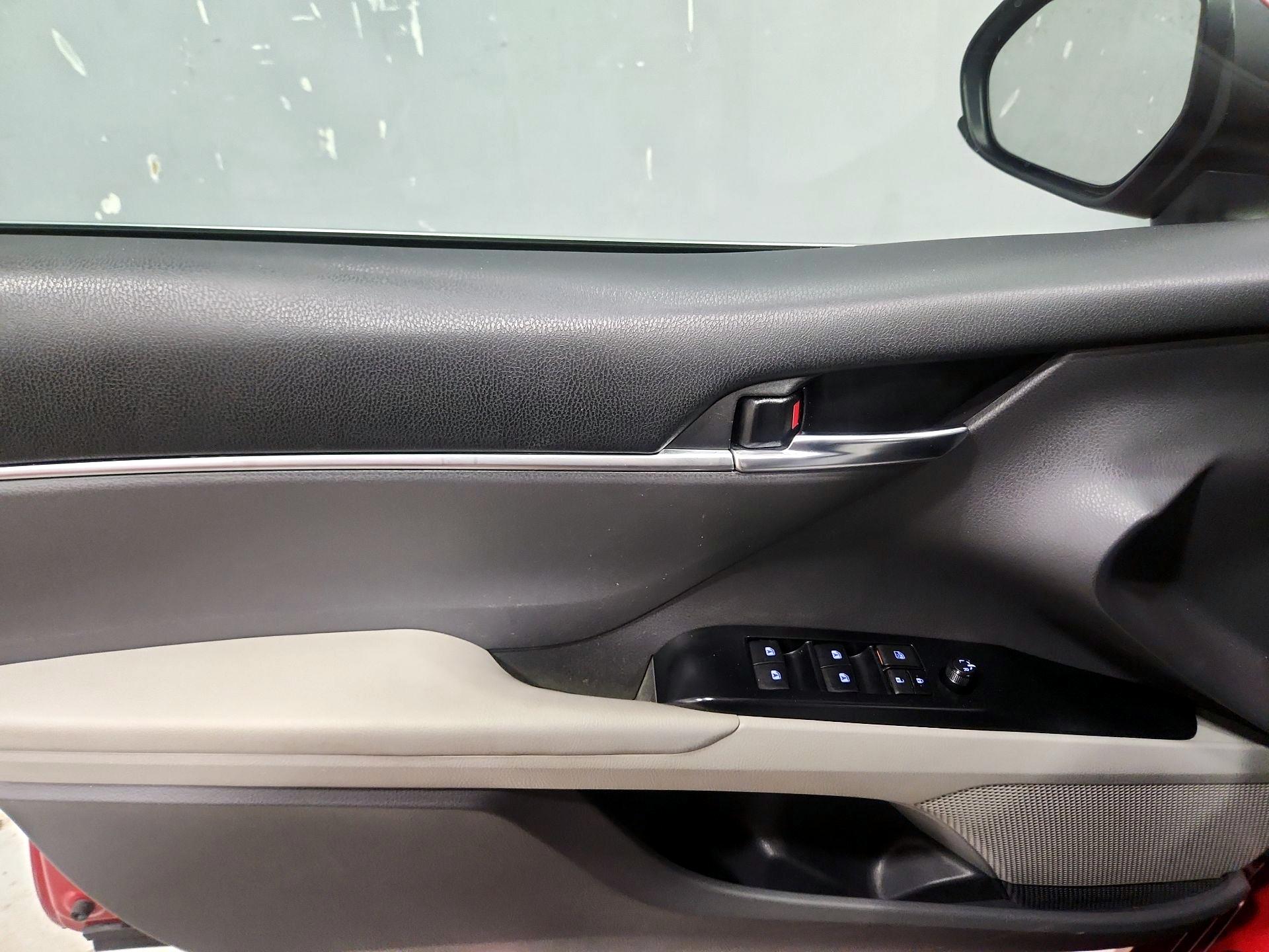 Thumbnail: 2019 Toyota Camry - 12