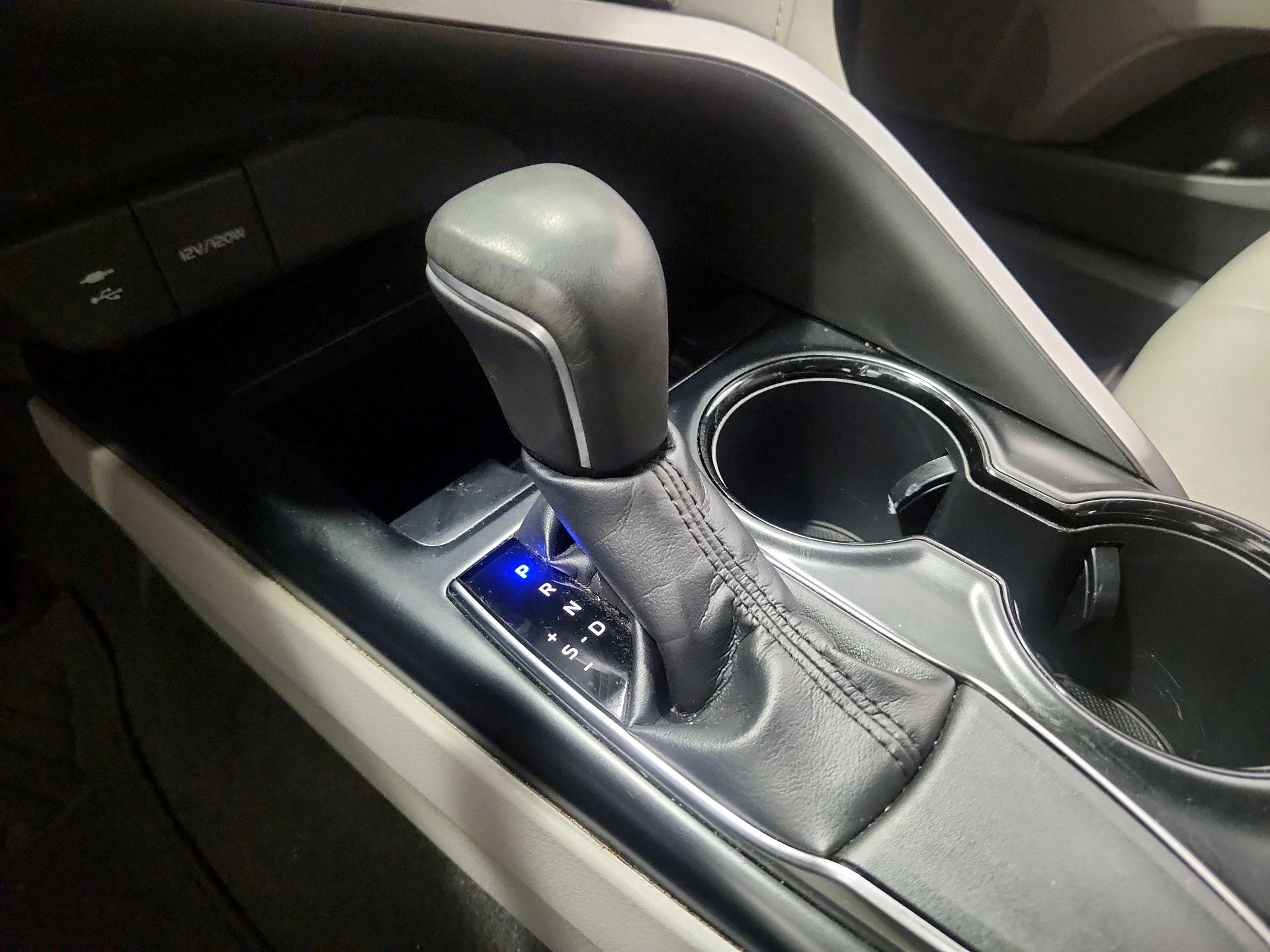 Thumbnail: 2019 Toyota Camry - 17