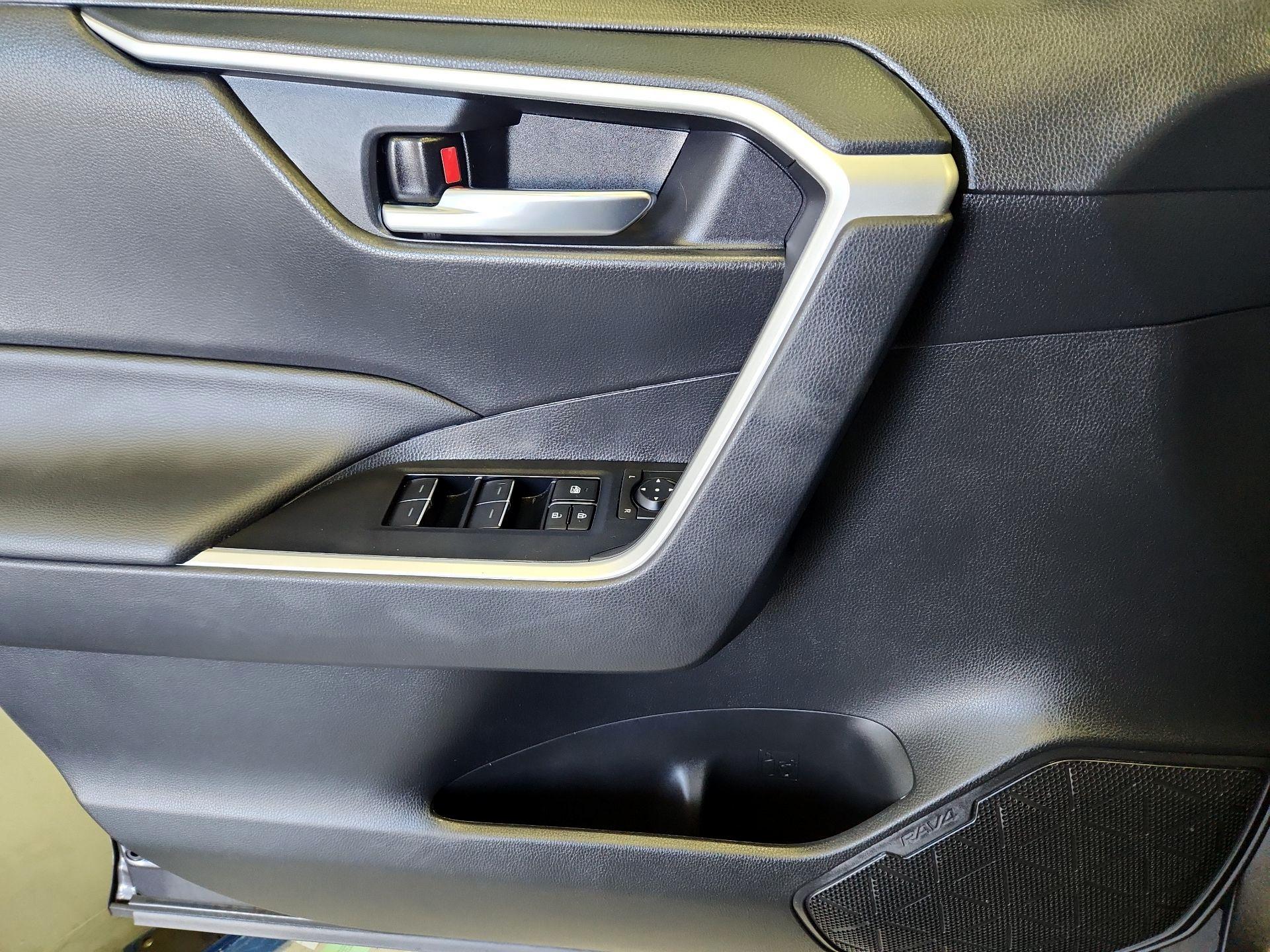 Thumbnail: 2025 Toyota RAV4 - 12