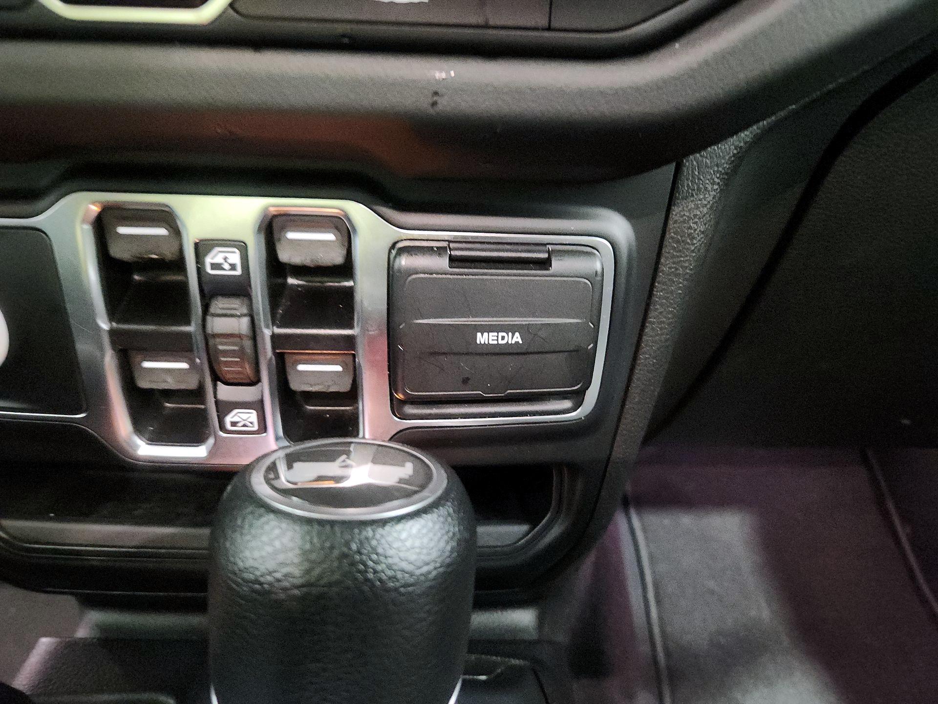 Thumbnail: 2024 Jeep Wrangler - 18