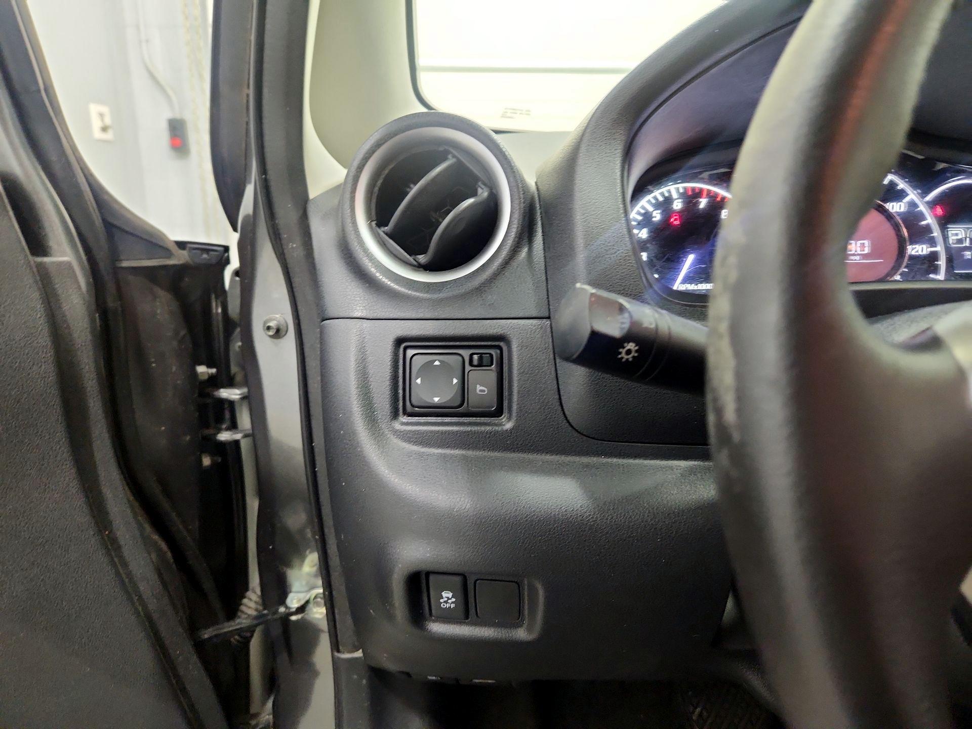 Thumbnail: 2016 Nissan Versa Note - 13