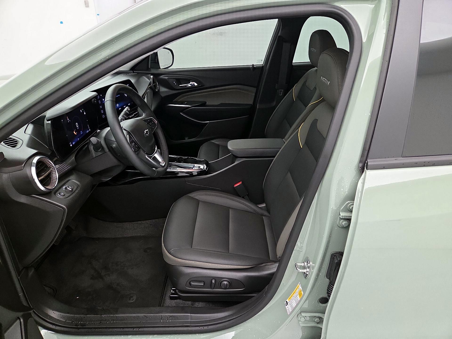 Thumbnail: 2025 Chevrolet Trax - 11