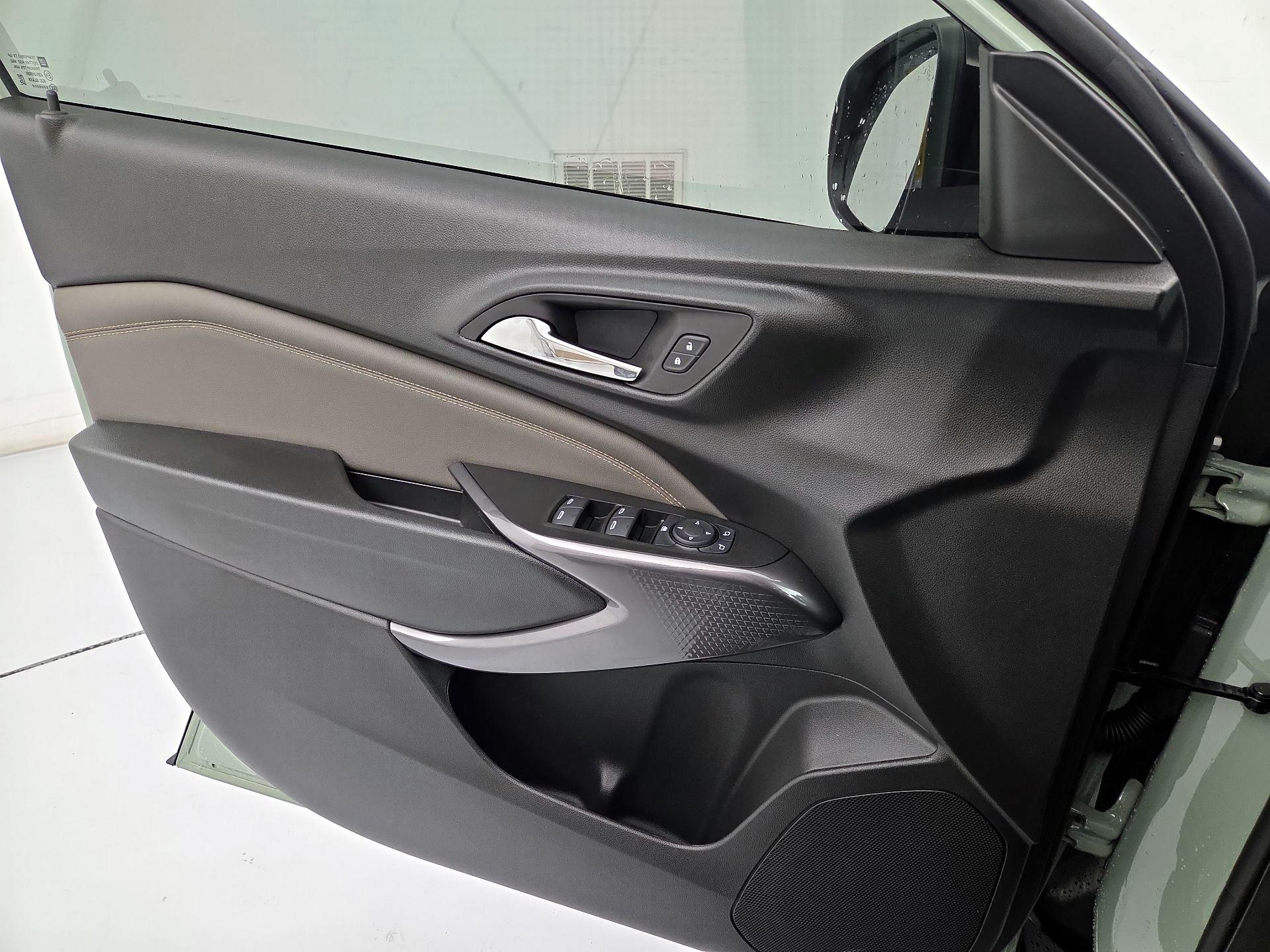 Thumbnail: 2025 Chevrolet Trax - 12