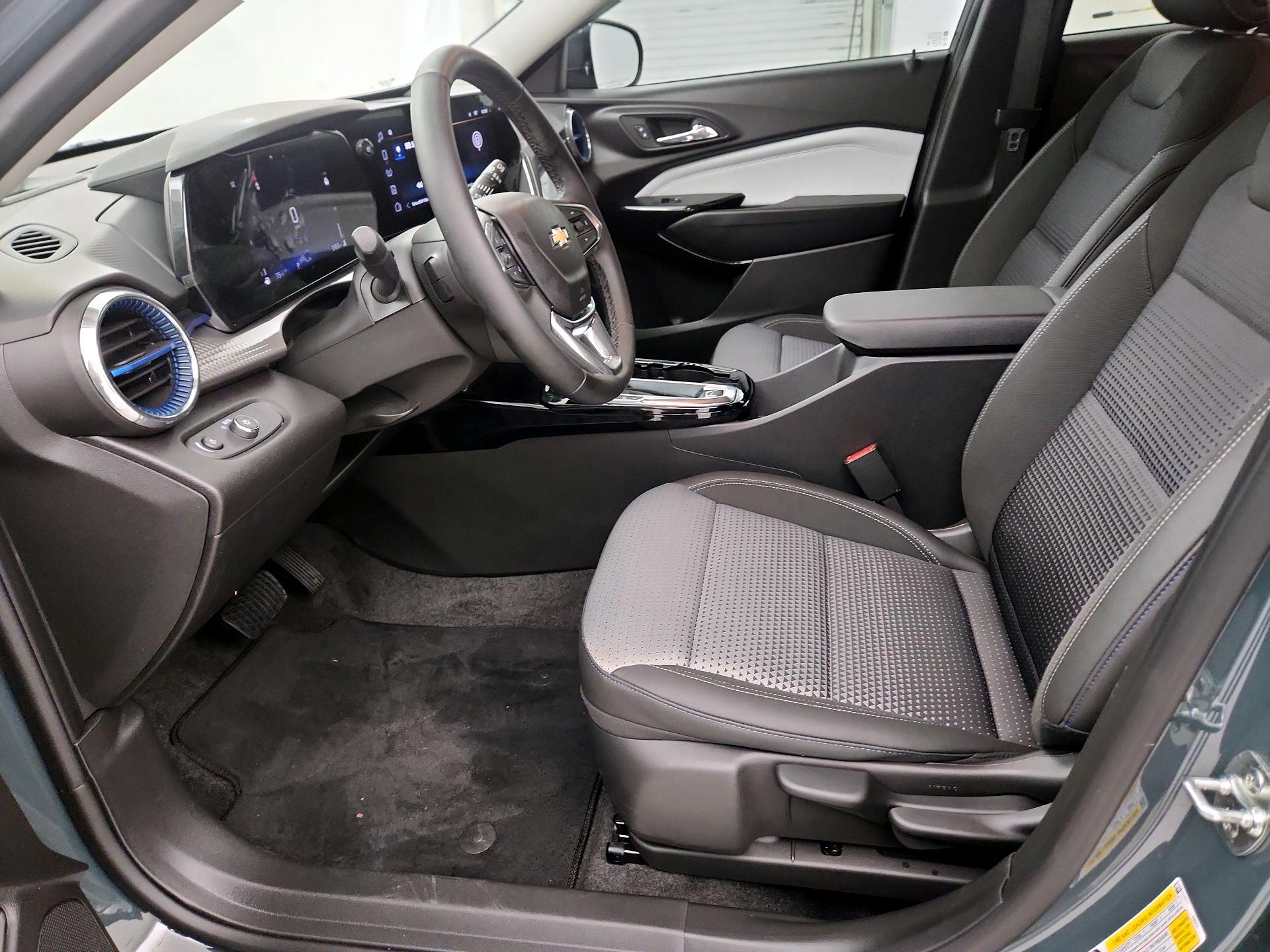 Thumbnail: 2025 Chevrolet Trax - 9