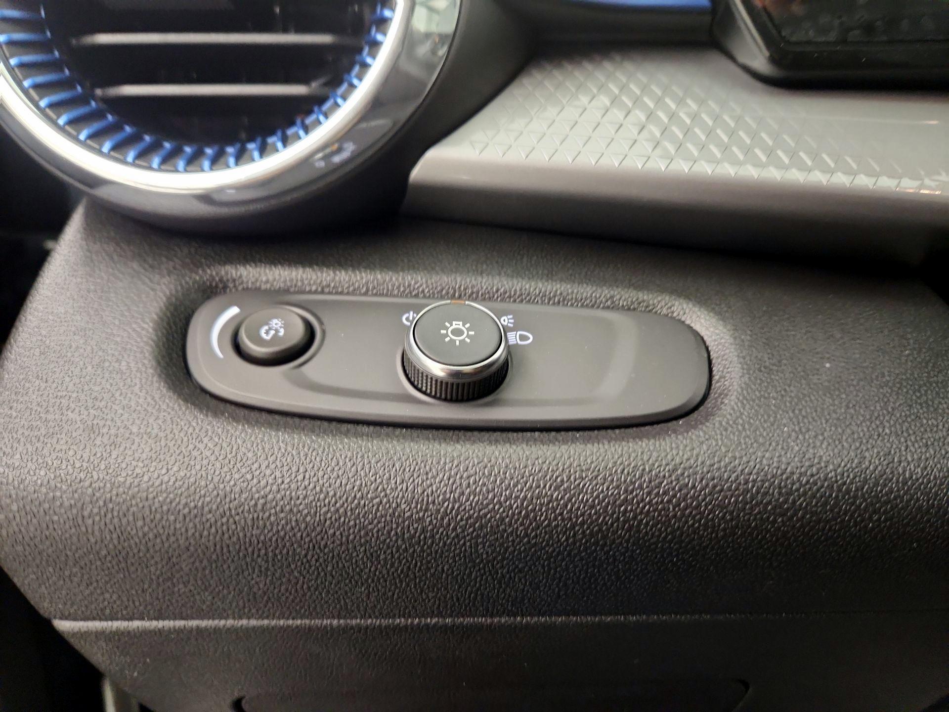 Thumbnail: 2025 Chevrolet Trax - 11