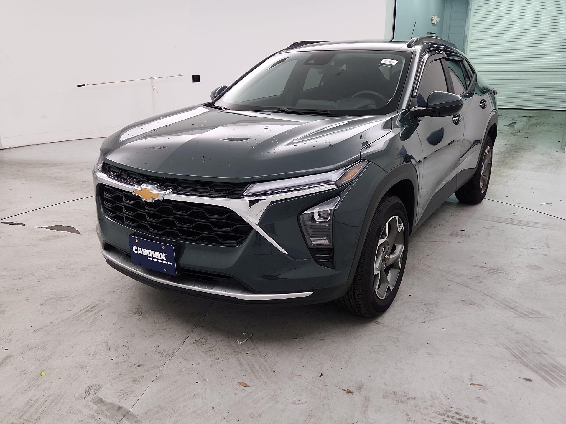 Thumbnail: 2025 Chevrolet Trax - 3