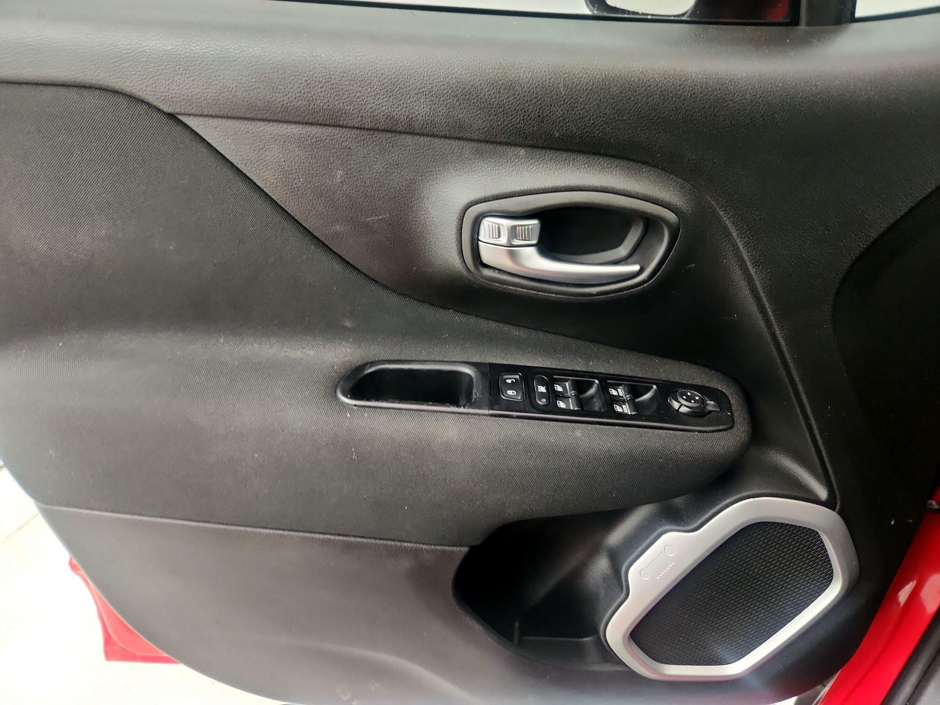 Thumbnail: 2021 Jeep Renegade - 10