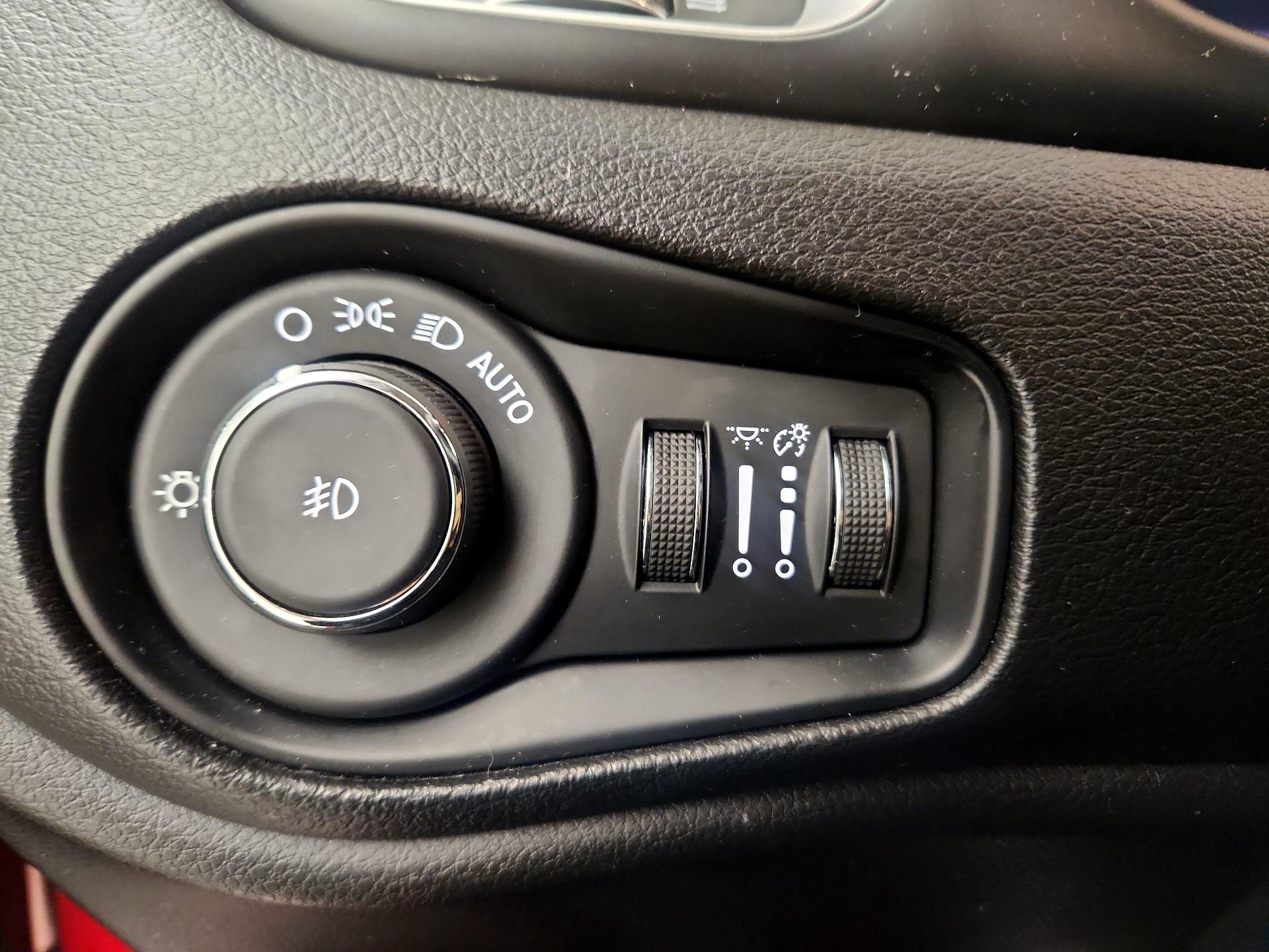 Thumbnail: 2021 Jeep Renegade - 11