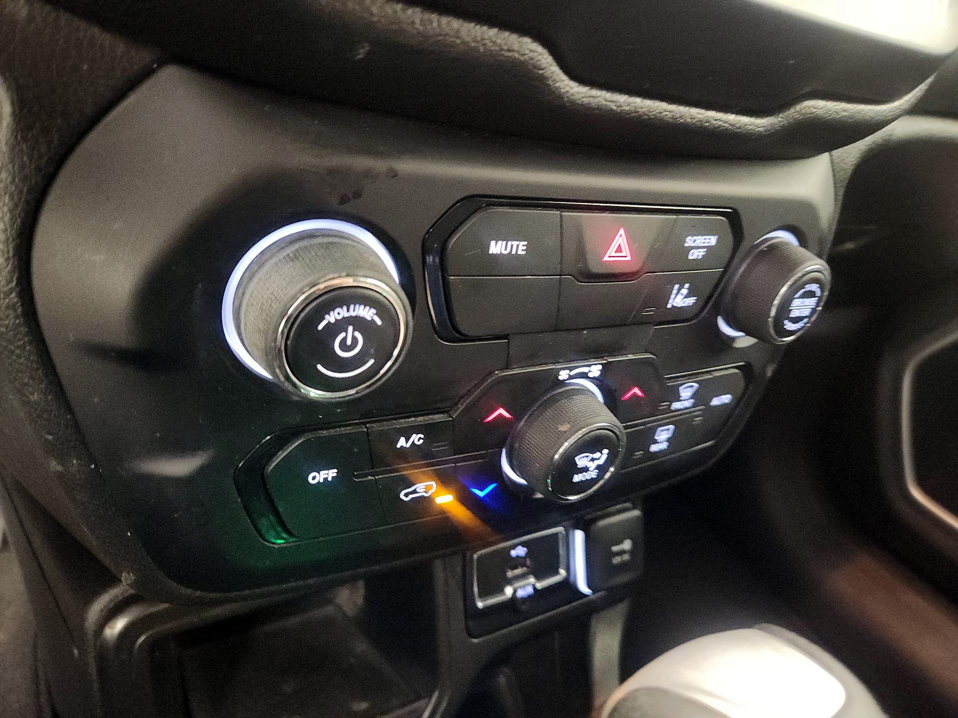 Thumbnail: 2021 Jeep Renegade - 14