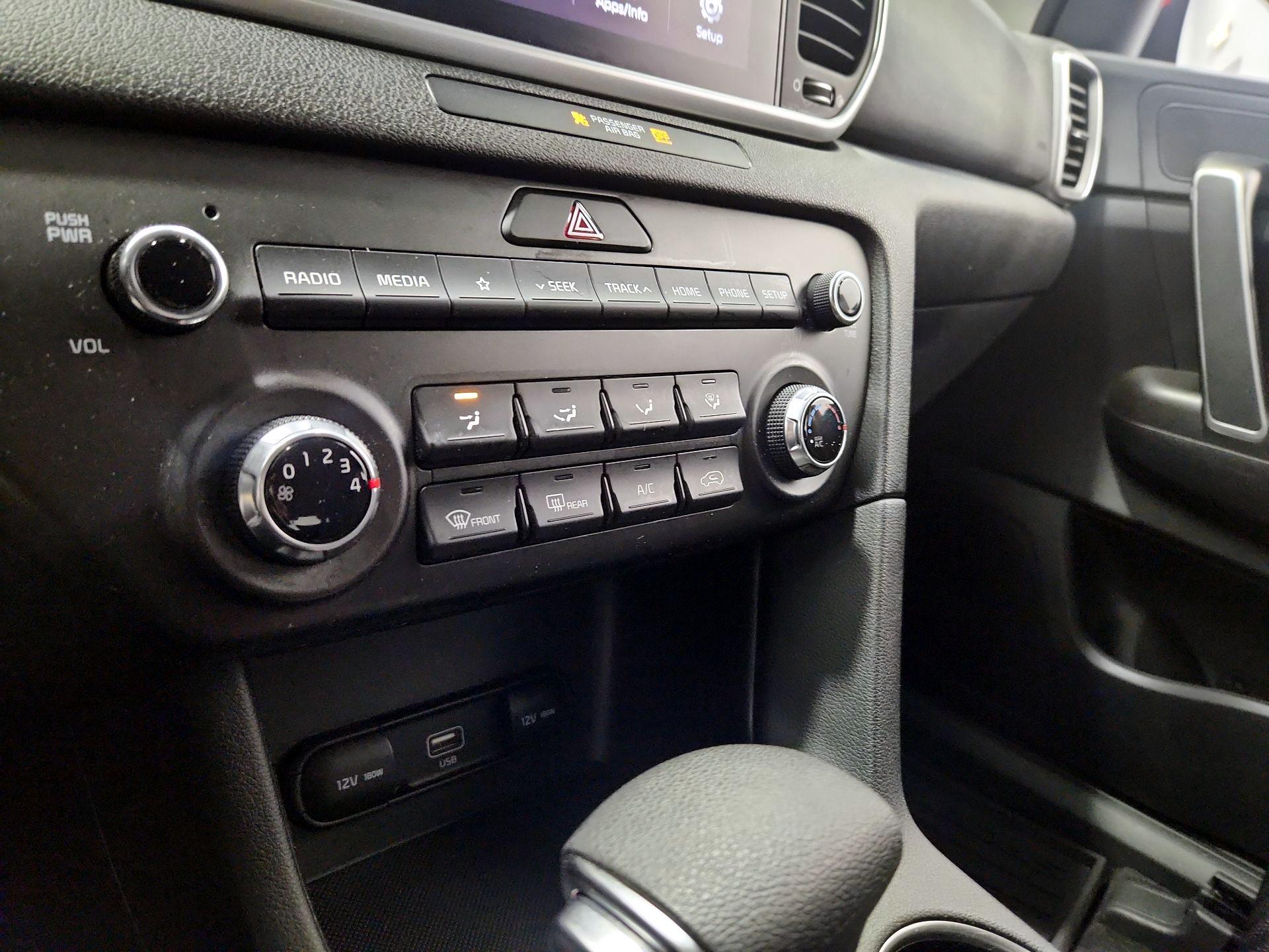 Thumbnail: 2020 Kia Sportage - 16