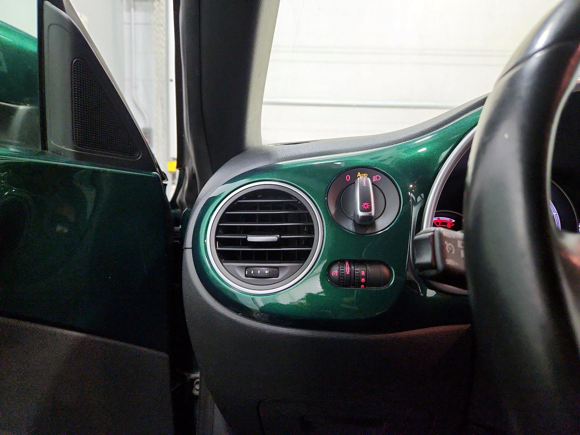 Thumbnail: 2018 Volkswagen Beetle - 13