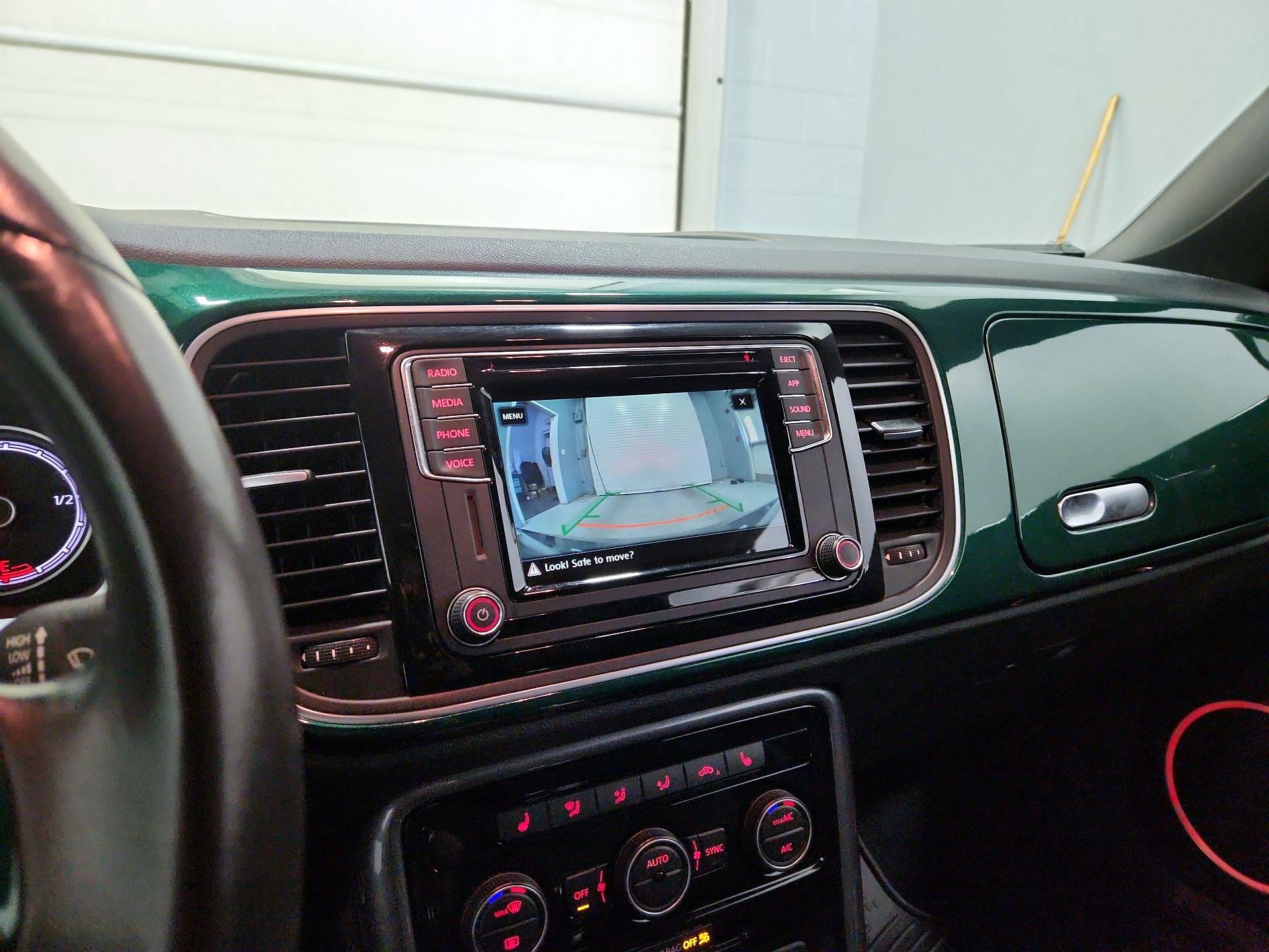 Thumbnail: 2018 Volkswagen Beetle - 14