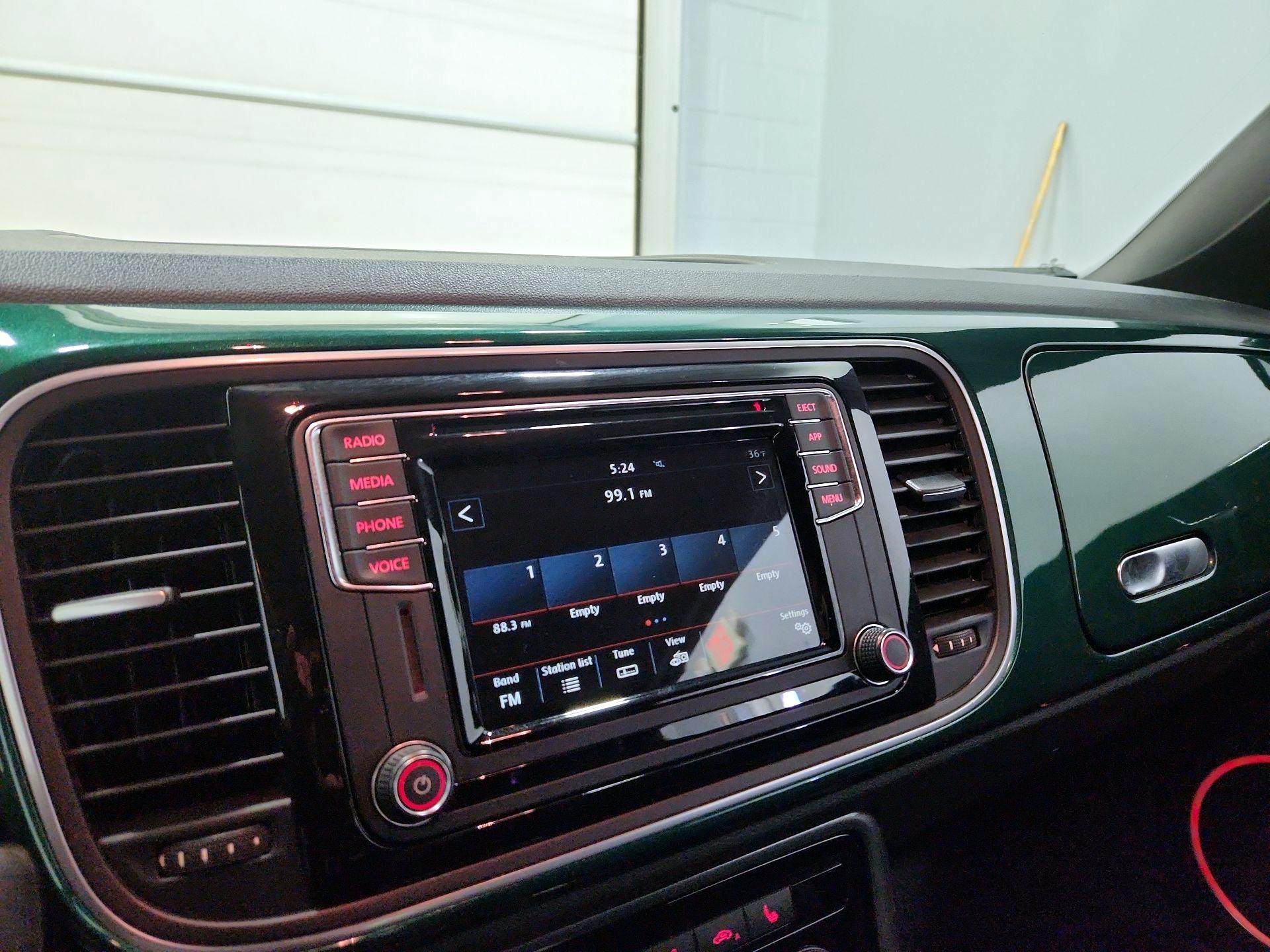 Thumbnail: 2018 Volkswagen Beetle - 15