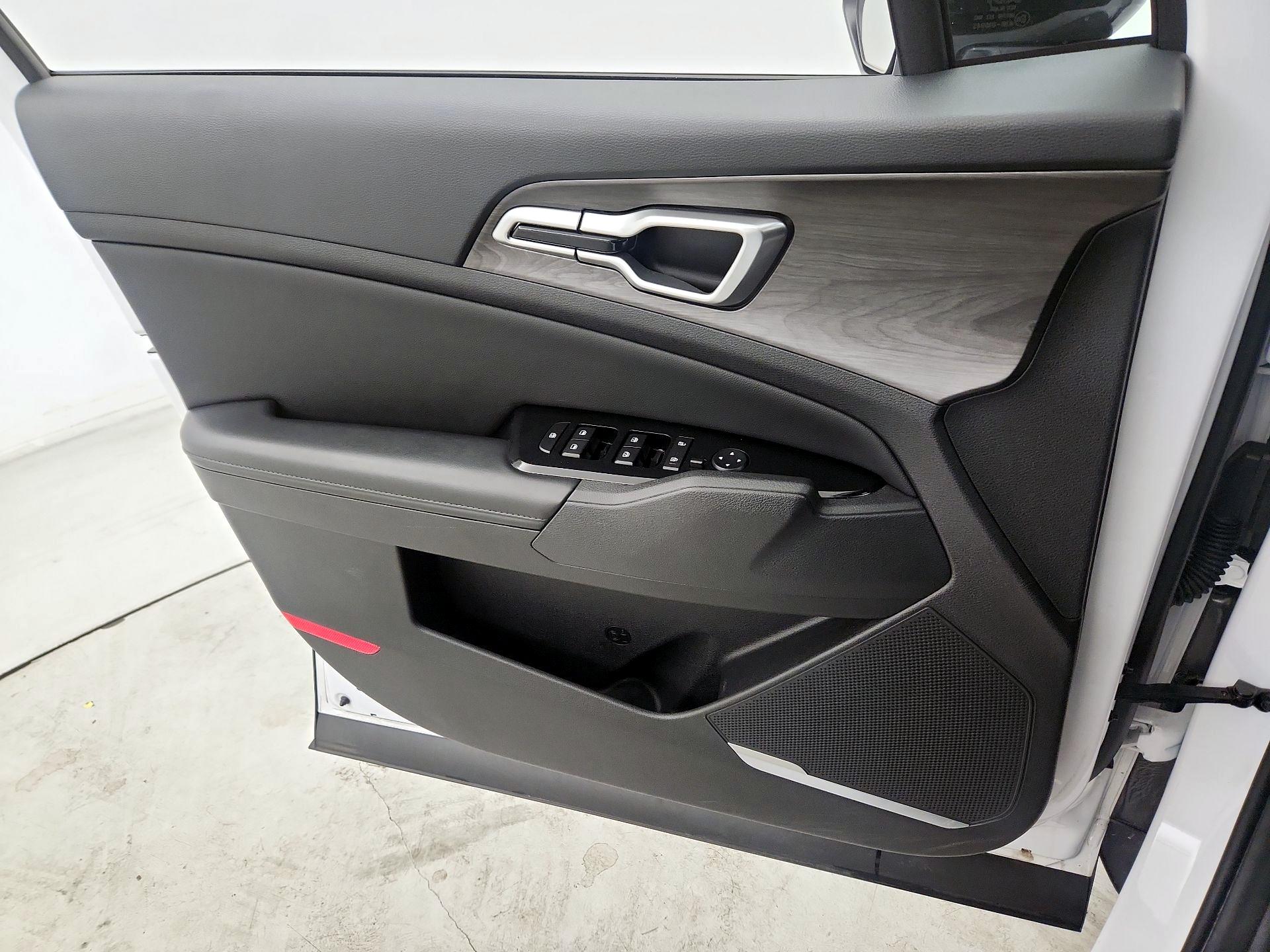 Thumbnail: 2023 Kia Sportage - 12