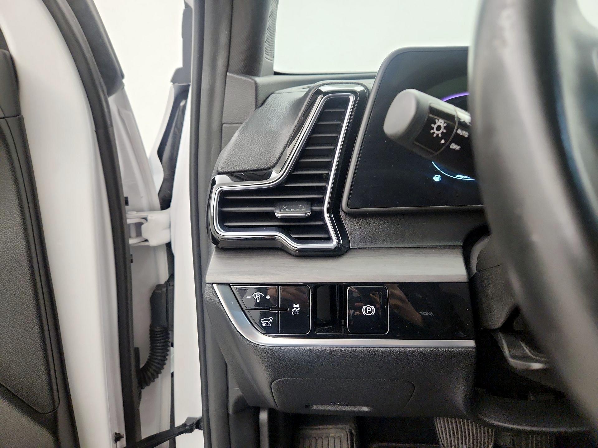 Thumbnail: 2023 Kia Sportage - 13