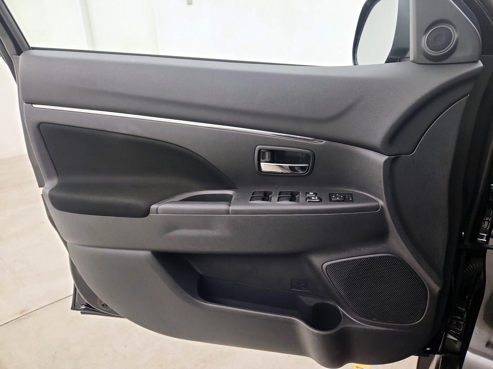 Thumbnail: 2024 Mitsubishi Outlander Sport - 12