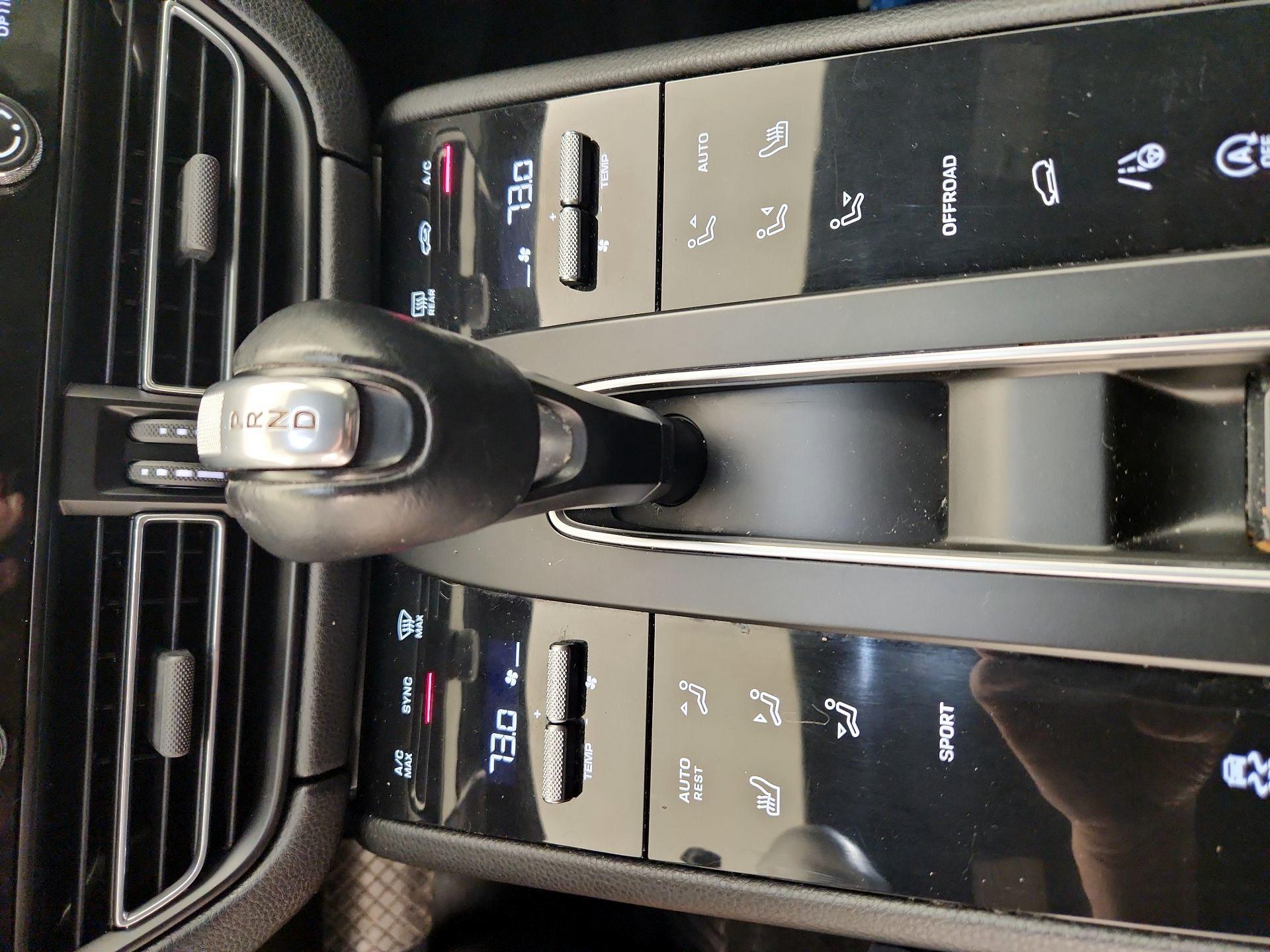 Thumbnail: 2023 Porsche Macan - 18