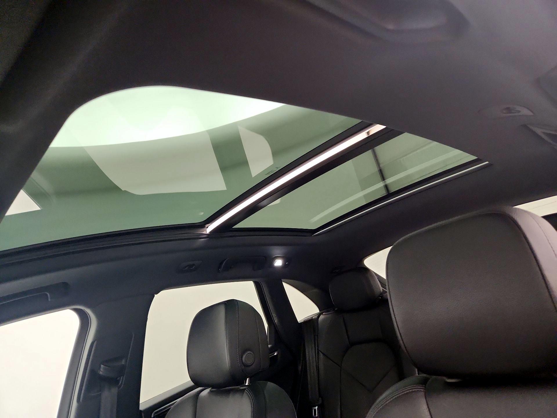 Thumbnail: 2023 Porsche Macan - 20