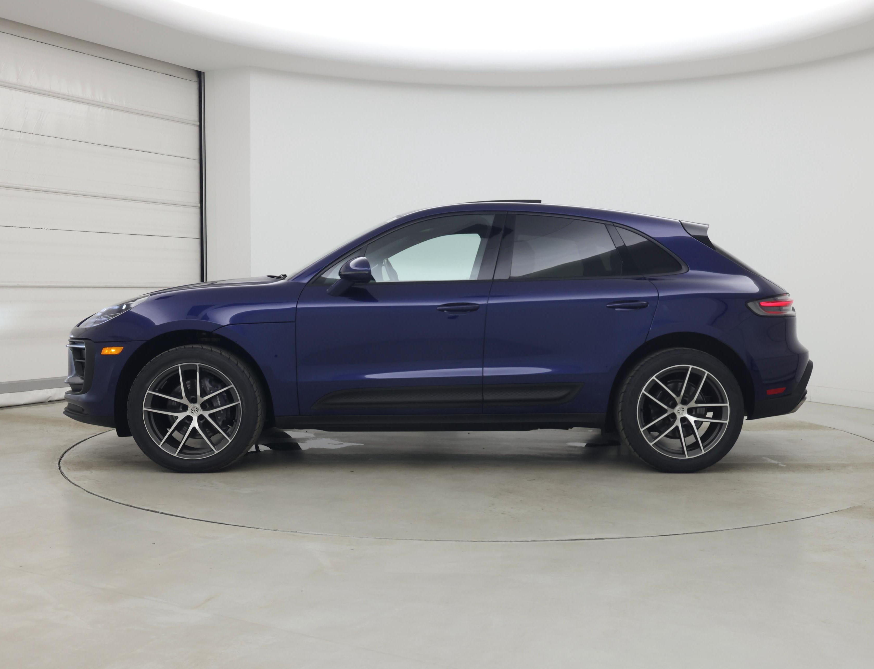 Thumbnail: 2023 Porsche Macan - 3