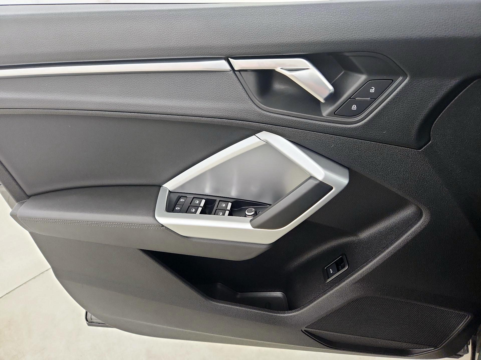 Thumbnail: 2020 Audi Q3 - 12