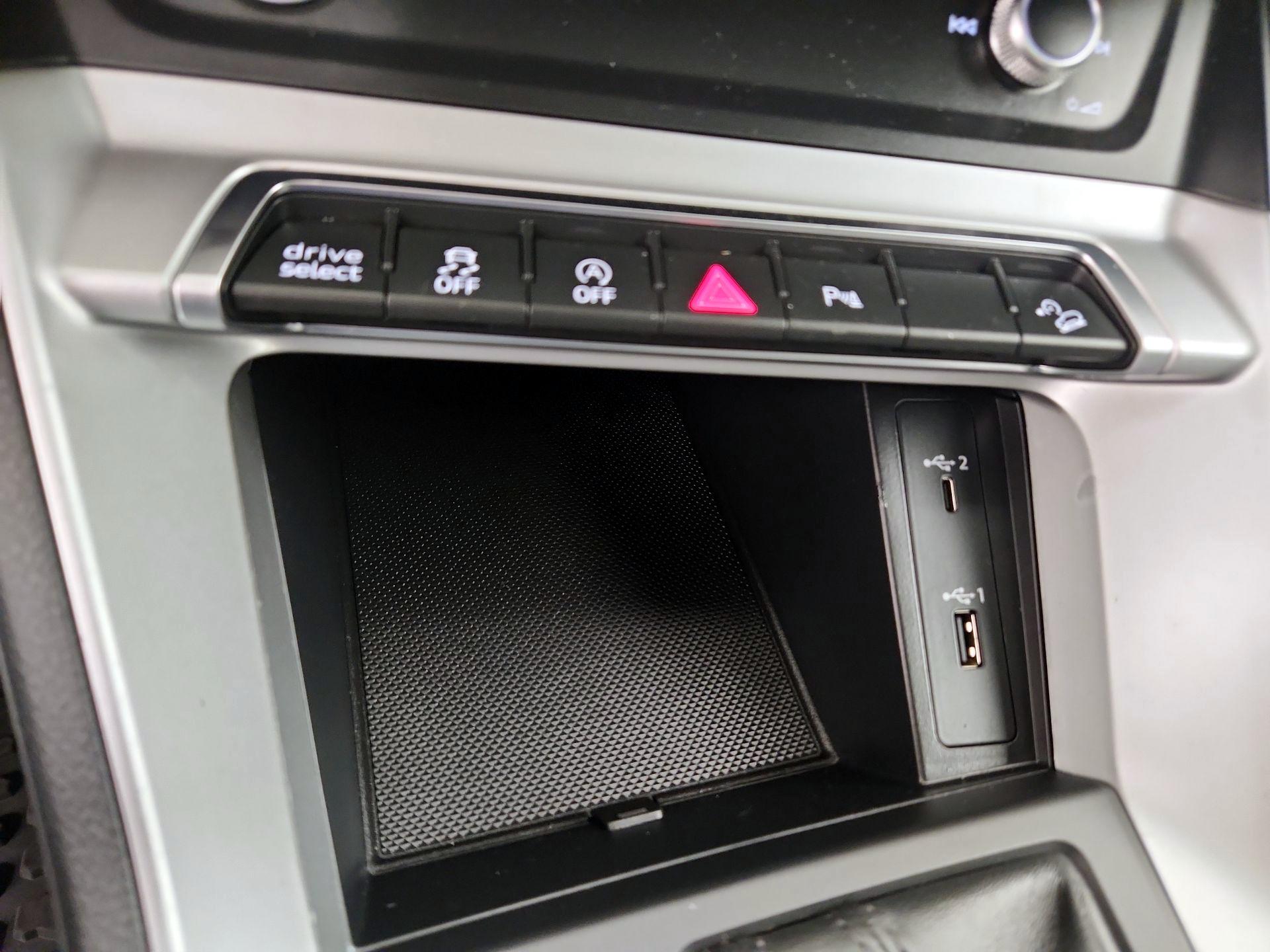 Thumbnail: 2020 Audi Q3 - 18