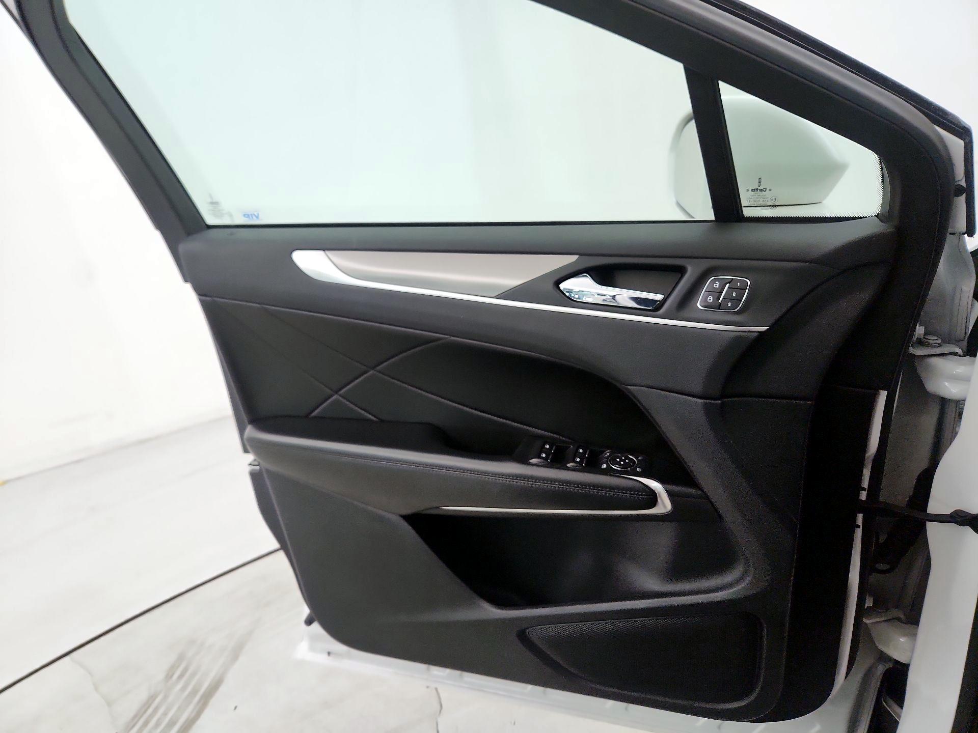 Thumbnail: 2019 Lincoln MKC - 10