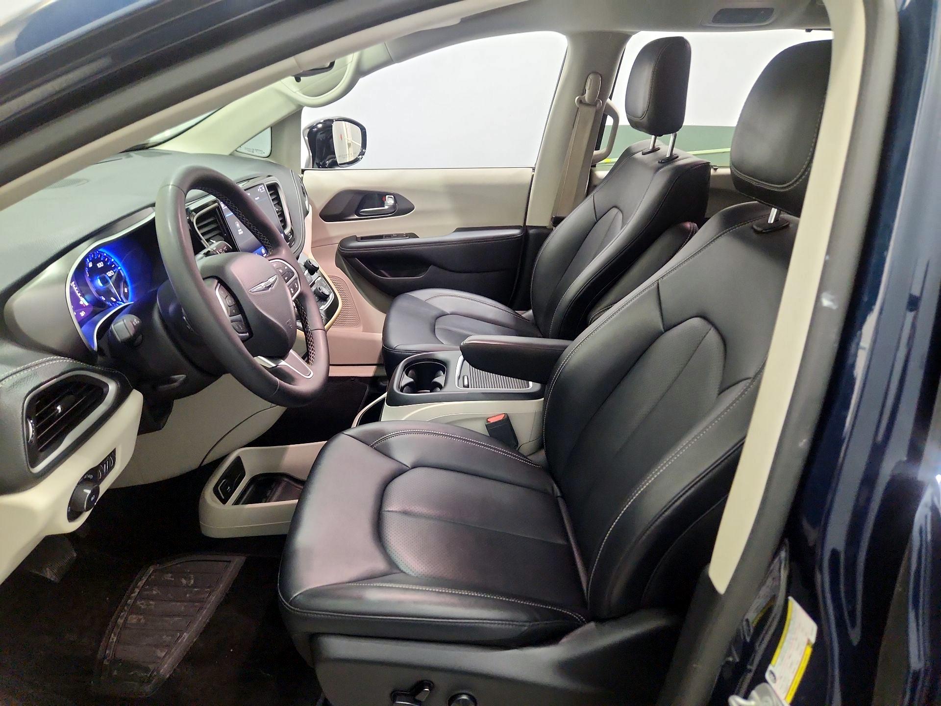 Thumbnail: 2024 Chrysler Pacifica - 11