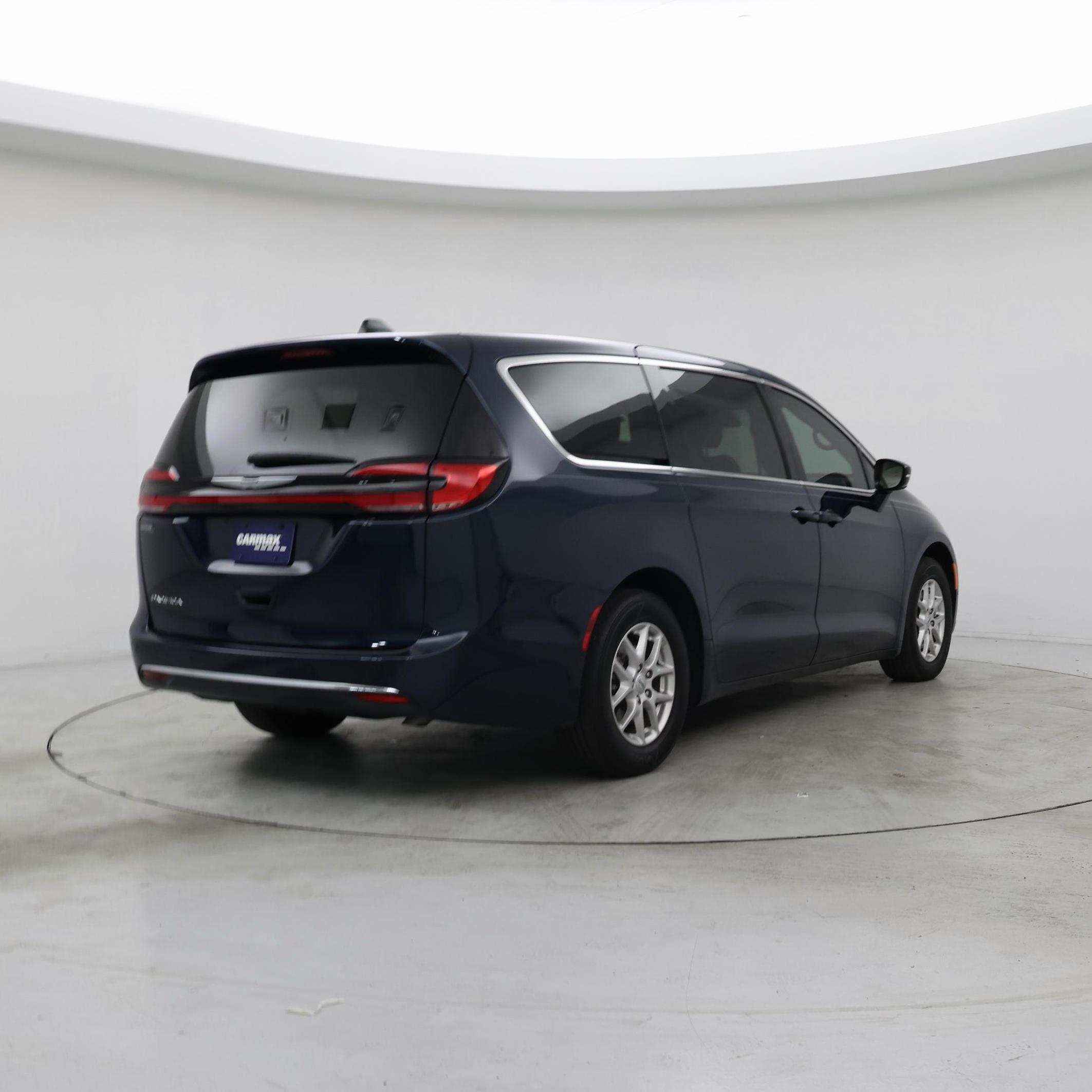 Thumbnail: 2024 Chrysler Pacifica - 8