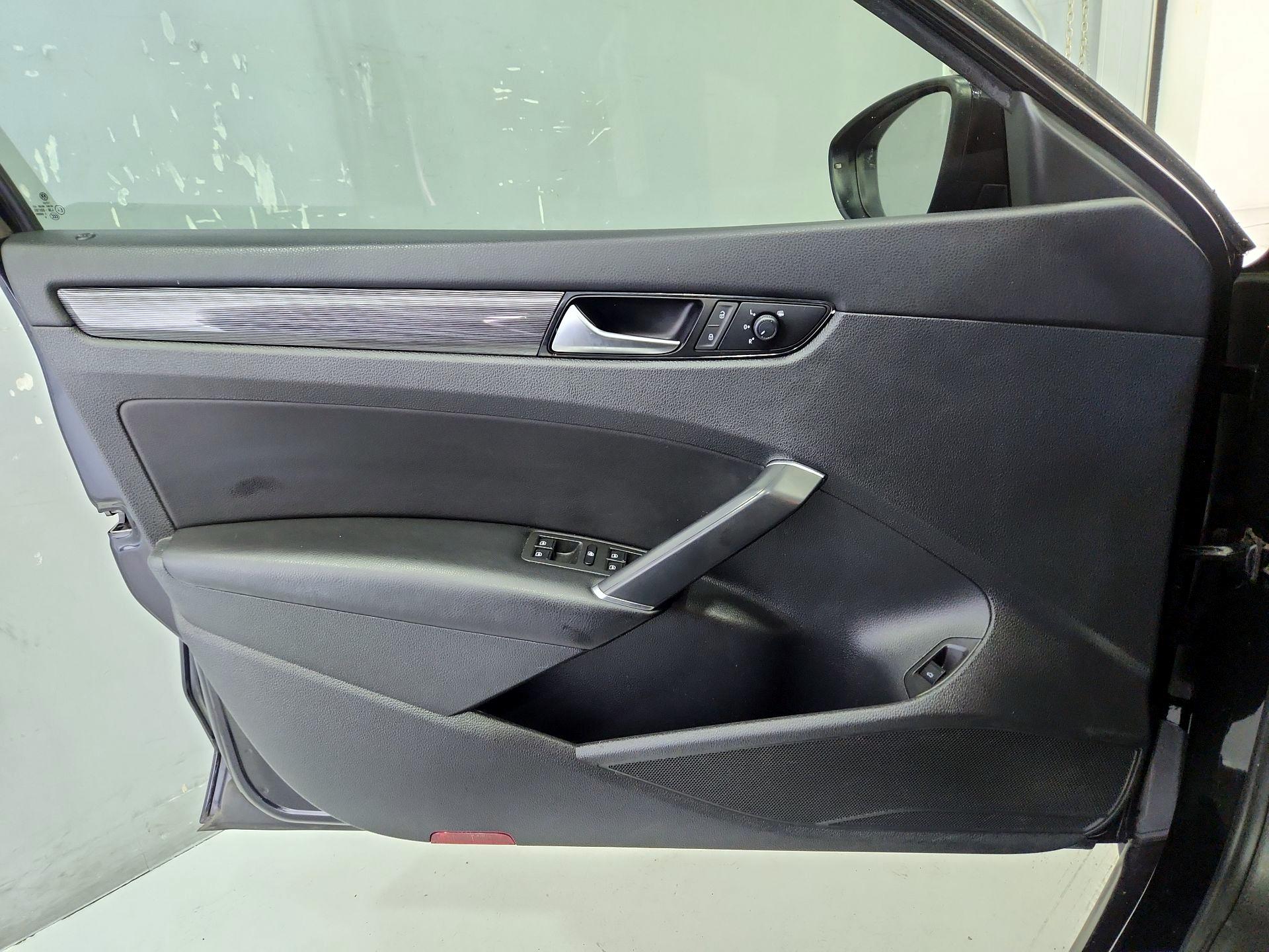 Thumbnail: 2020 Volkswagen Passat - 12