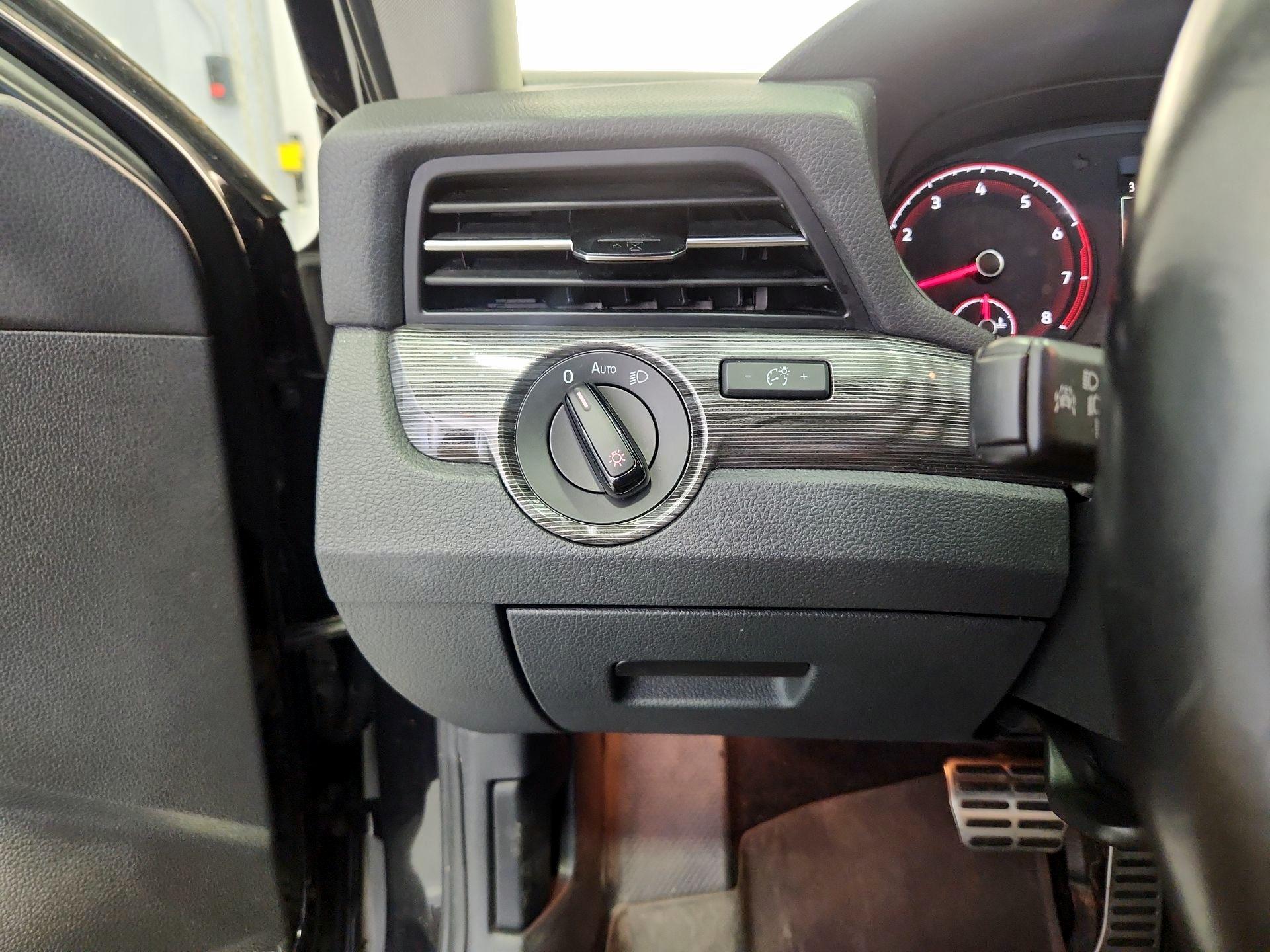 Thumbnail: 2020 Volkswagen Passat - 13