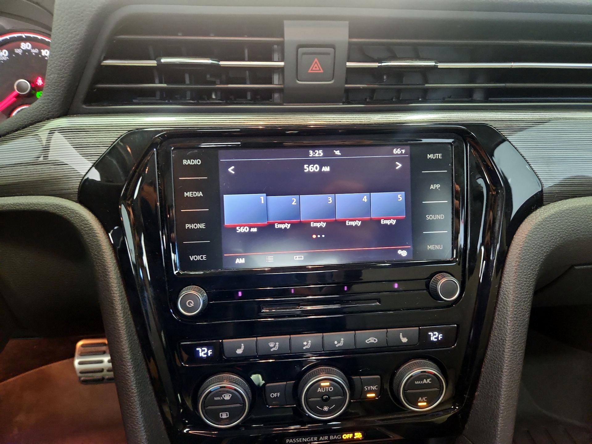 Thumbnail: 2020 Volkswagen Passat - 15