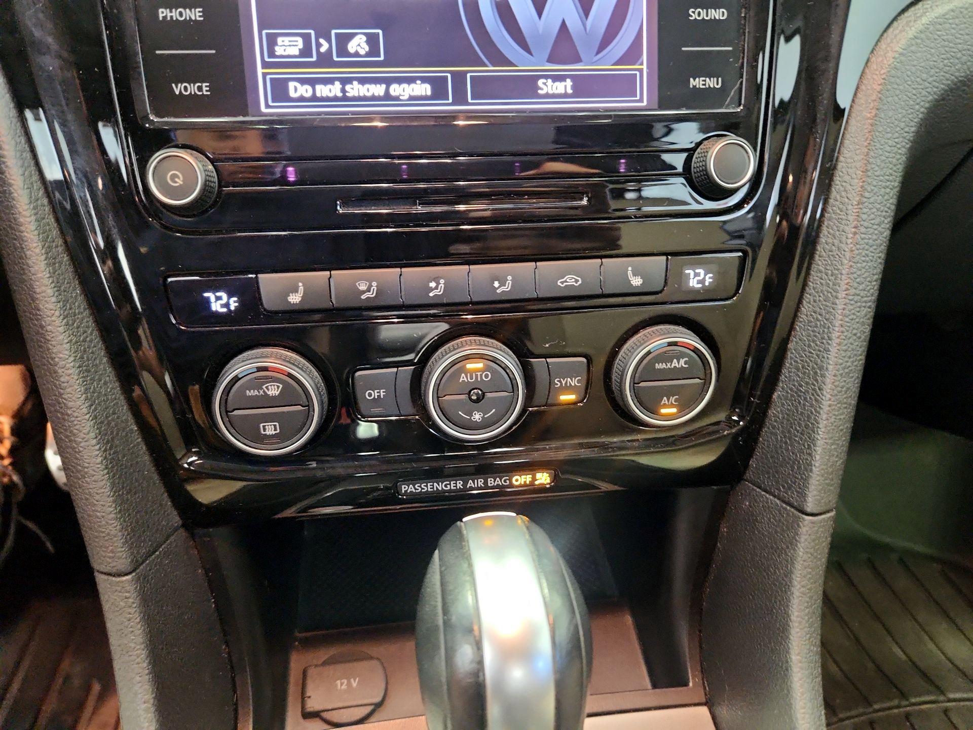 Thumbnail: 2020 Volkswagen Passat - 16