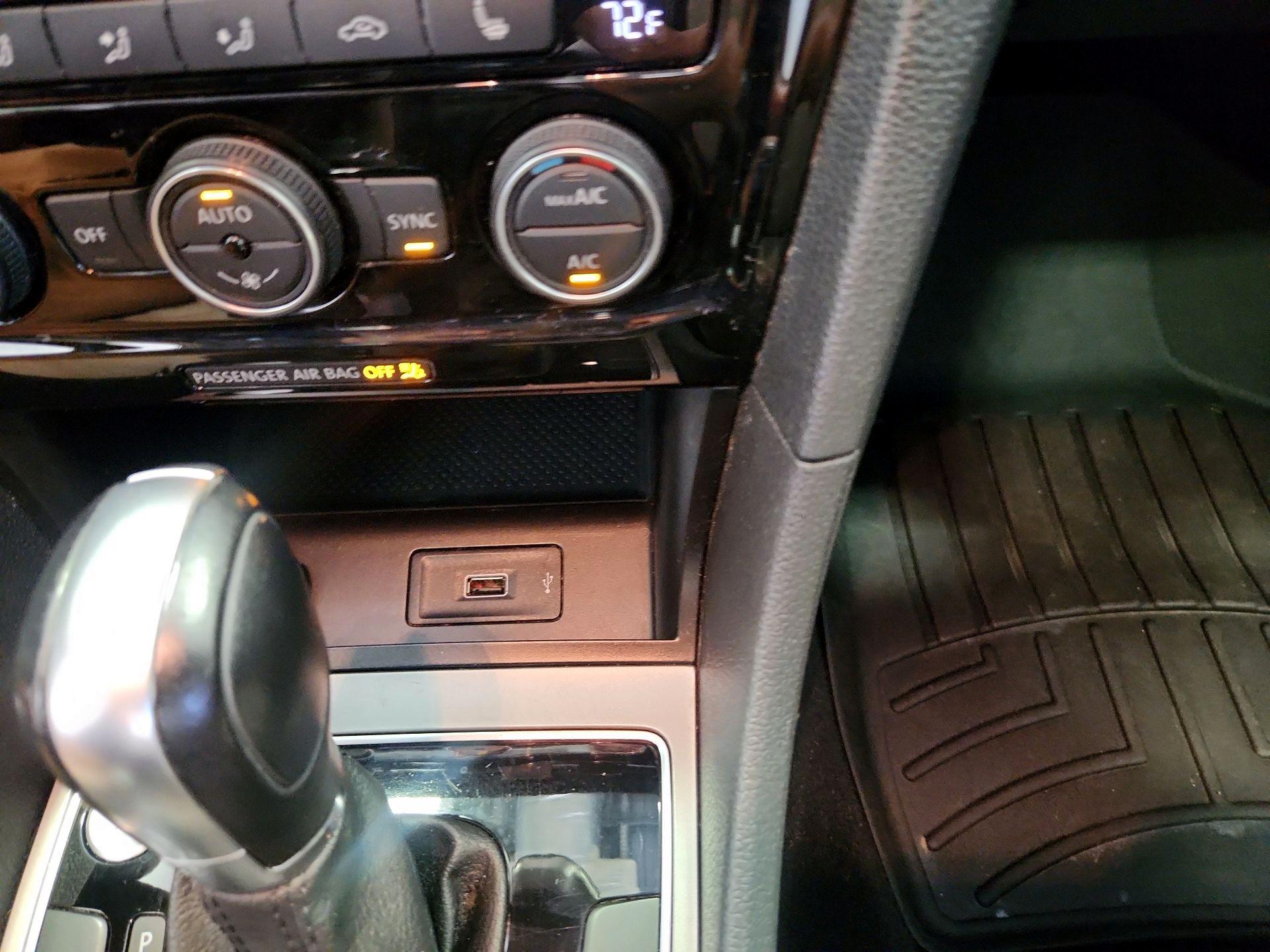 Thumbnail: 2020 Volkswagen Passat - 18