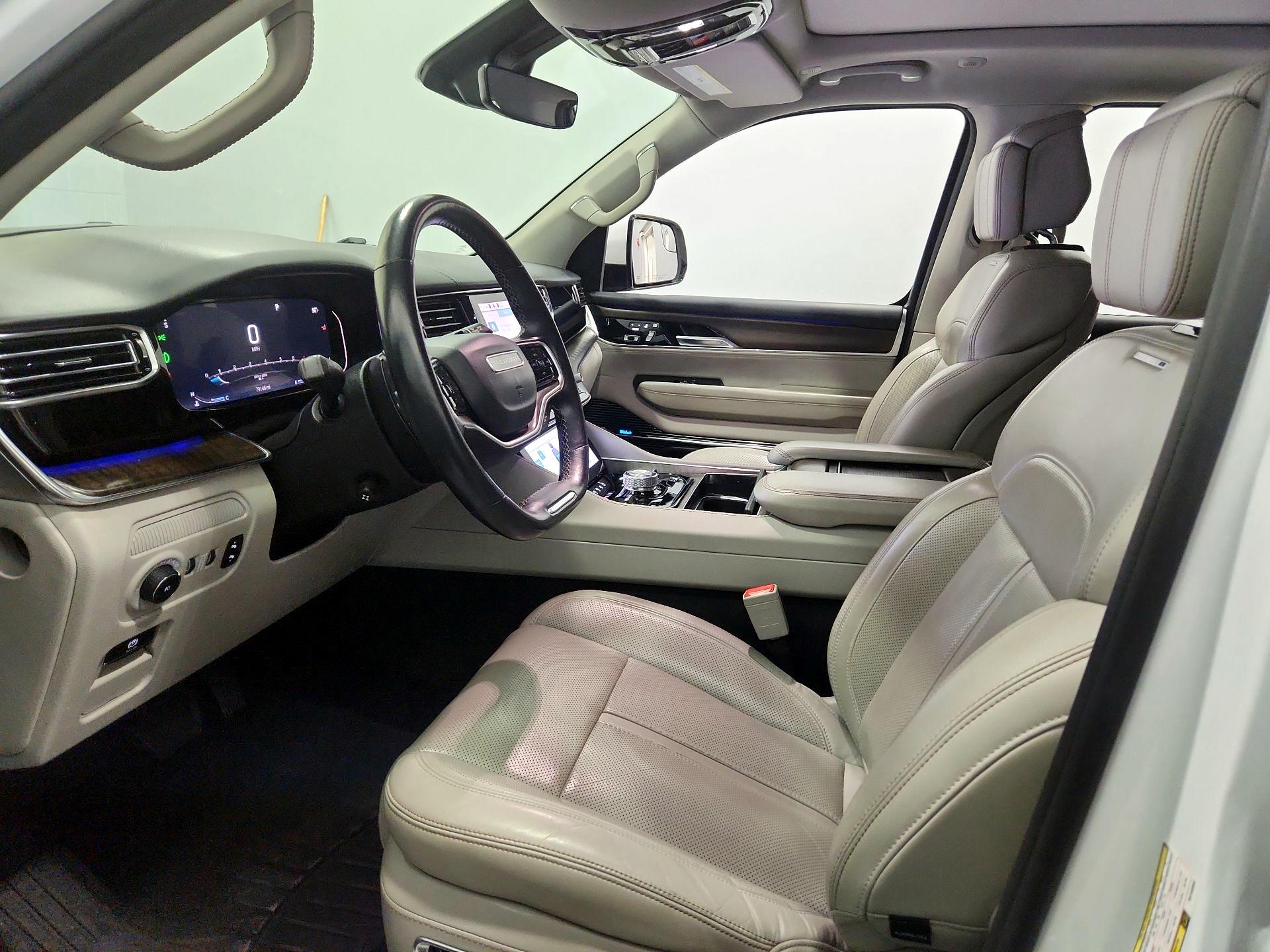 Thumbnail: 2022 Jeep Grand Wagoneer - 11