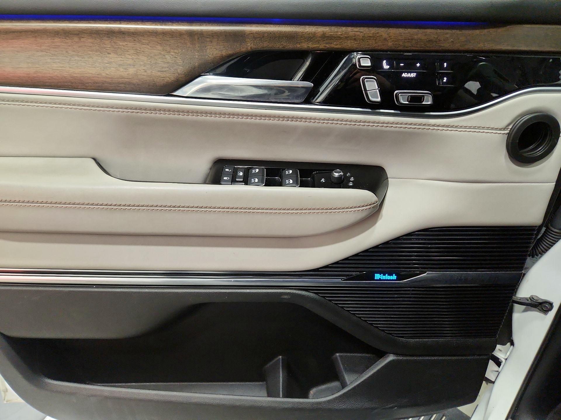 Thumbnail: 2022 Jeep Grand Wagoneer - 12