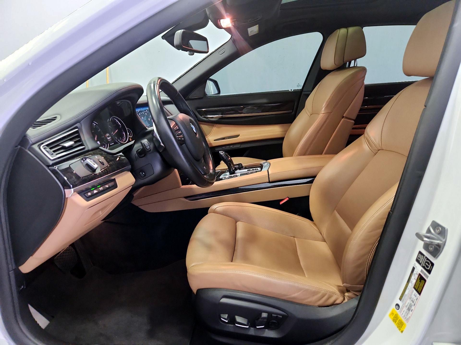 Thumbnail: 2015 BMW 7 Series - 9