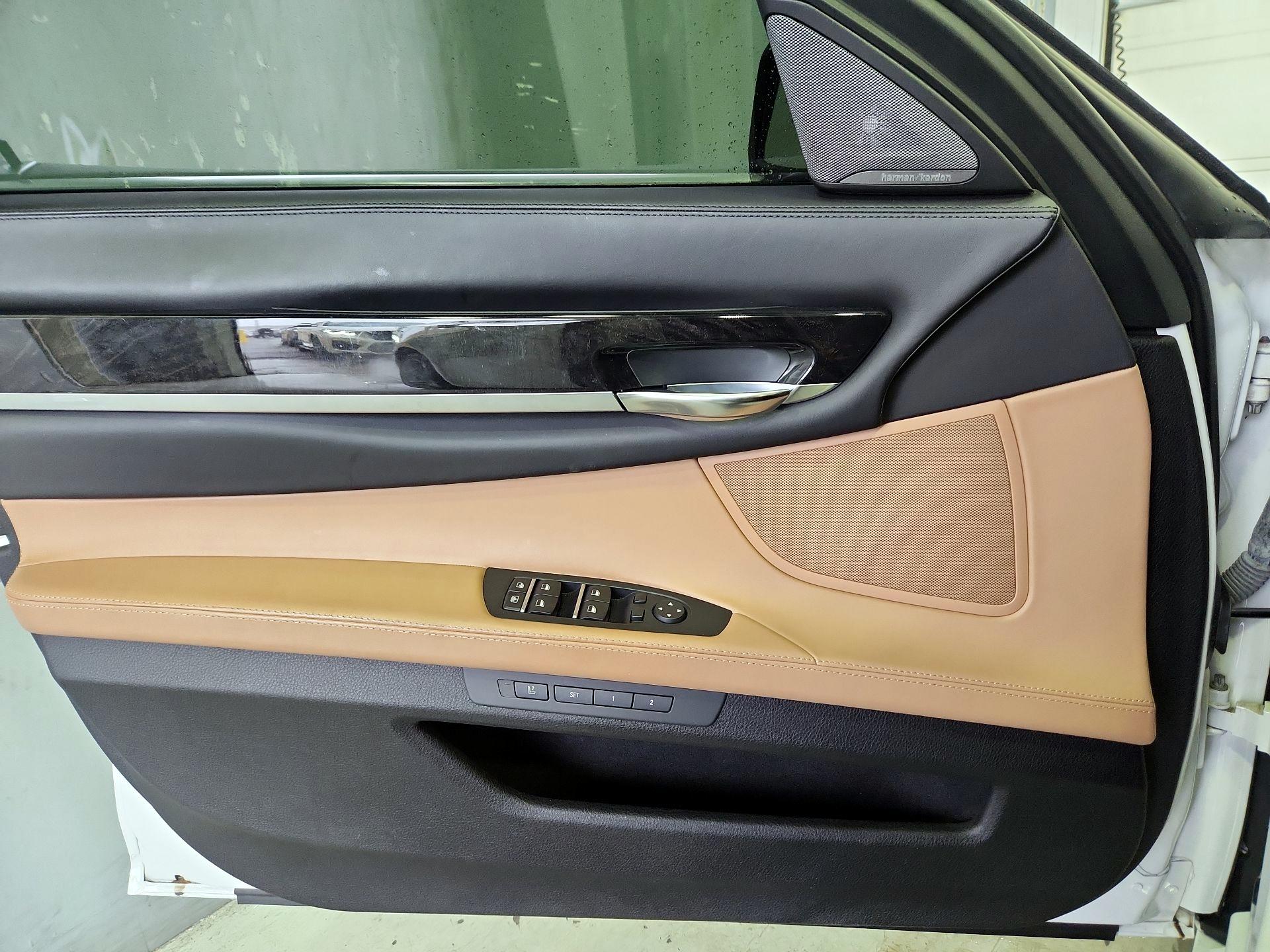 Thumbnail: 2015 BMW 7 Series - 10