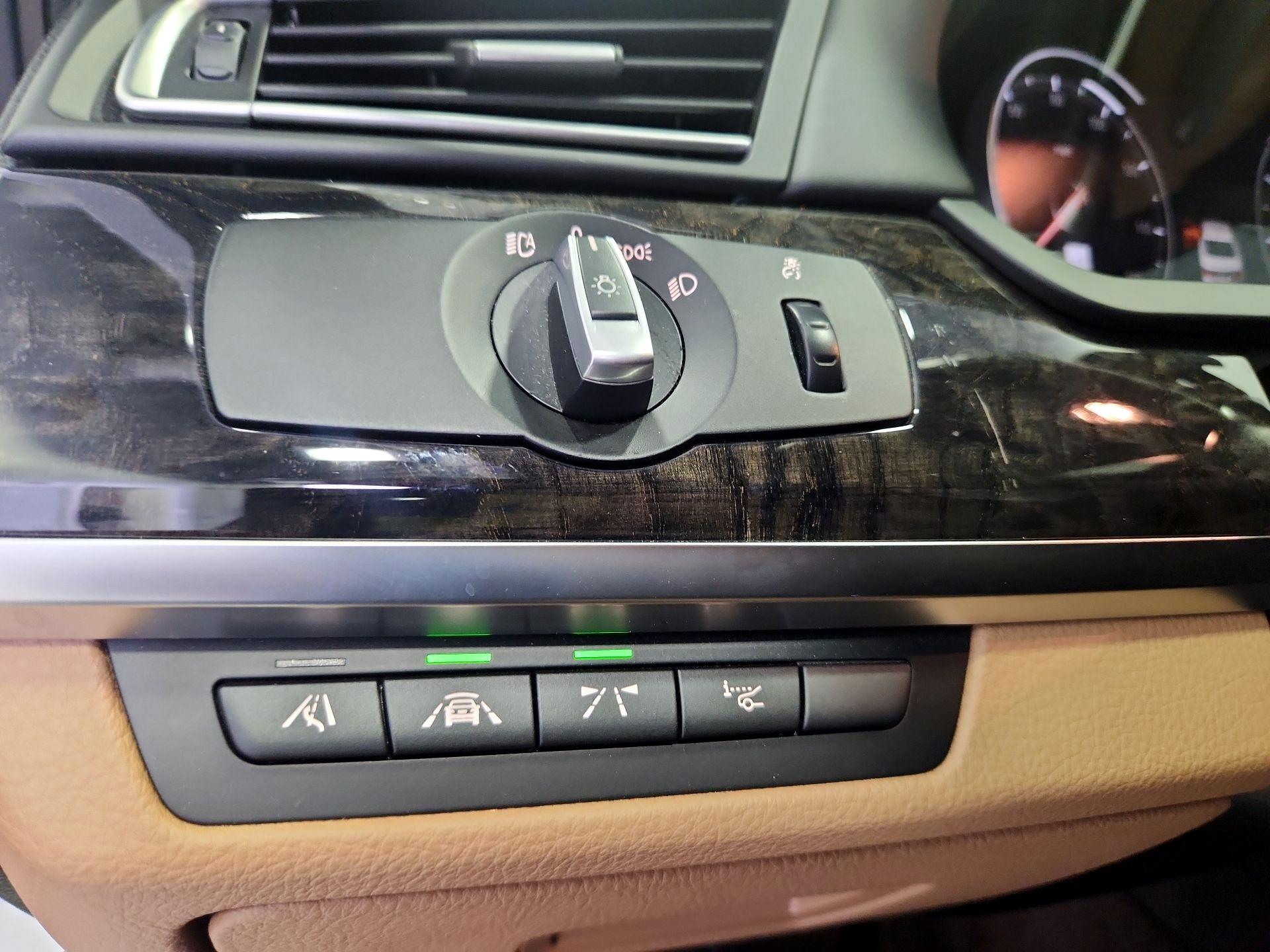 Thumbnail: 2015 BMW 7 Series - 11