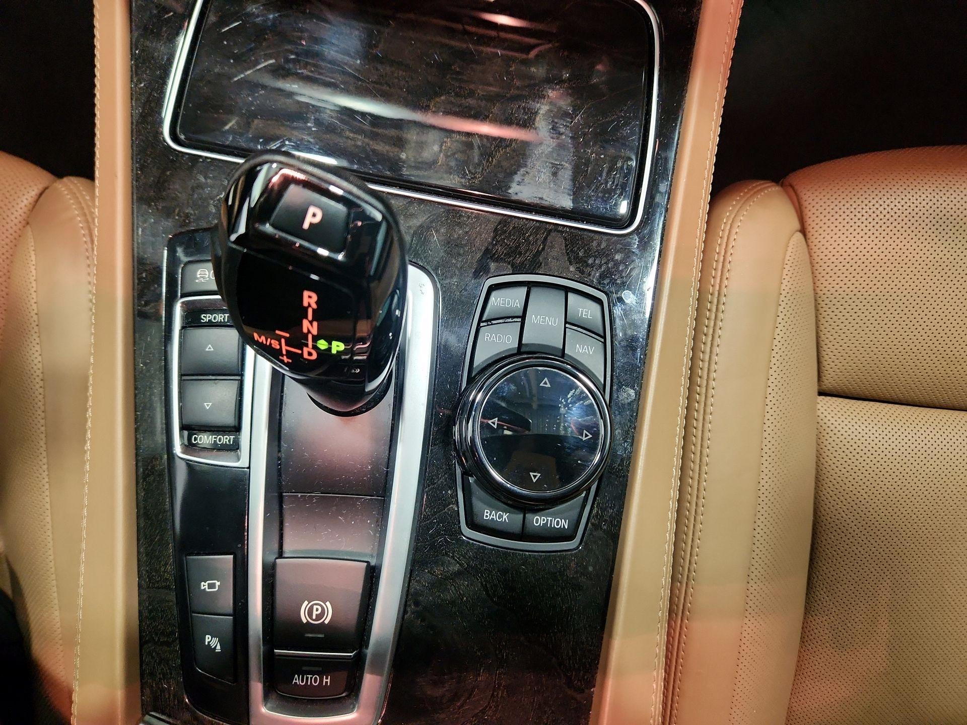 Thumbnail: 2015 BMW 7 Series - 16