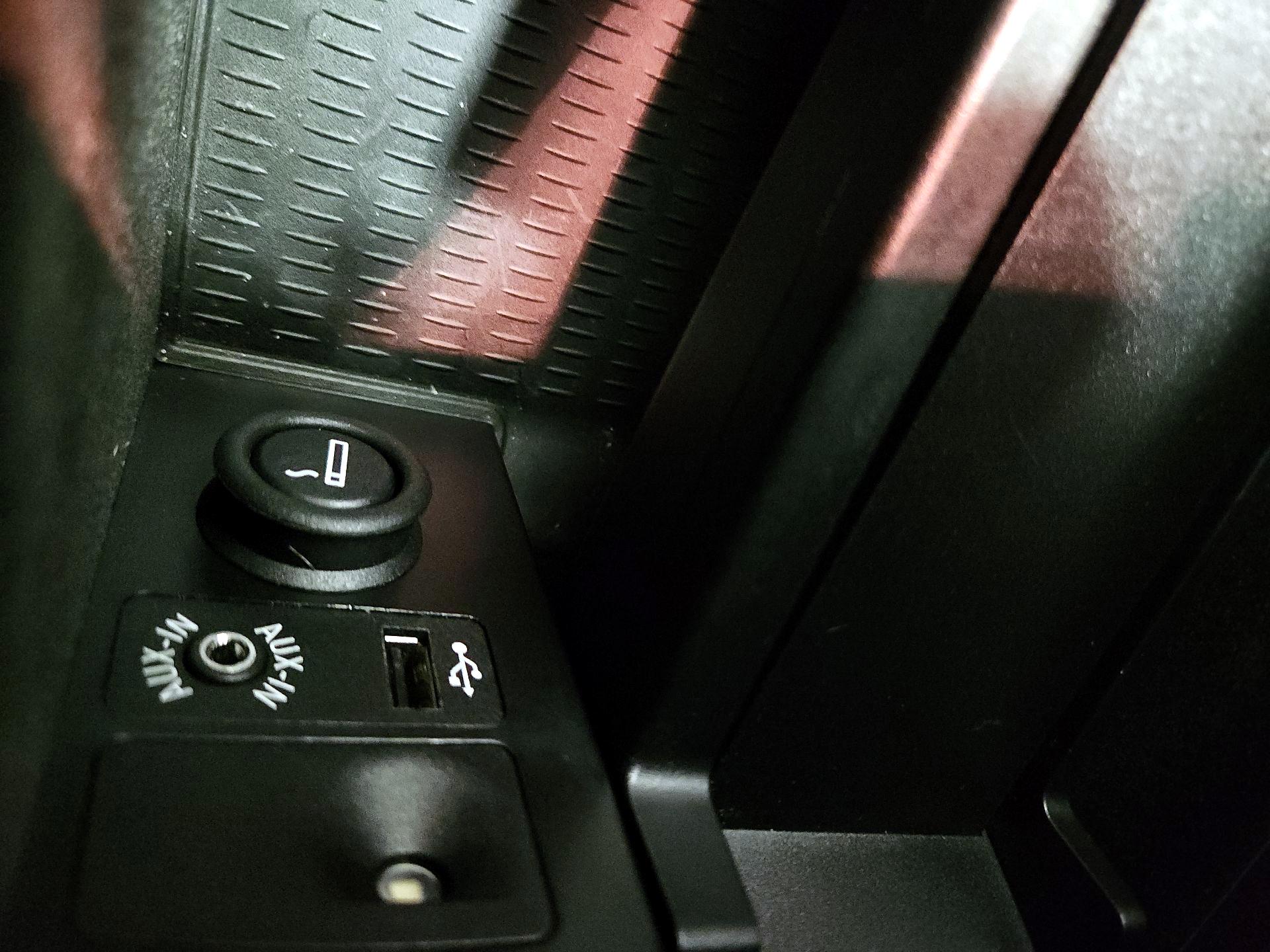 Thumbnail: 2015 BMW 7 Series - 17