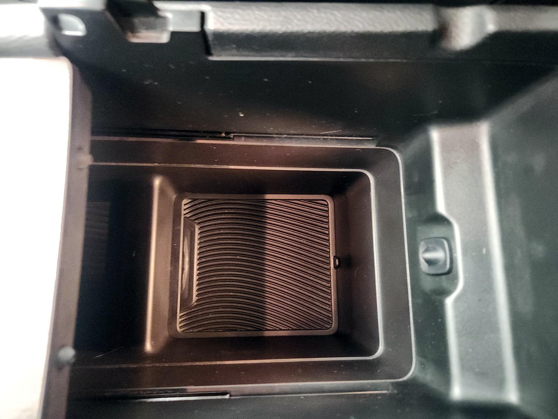 Thumbnail: 2016 Chrysler 200 - 16