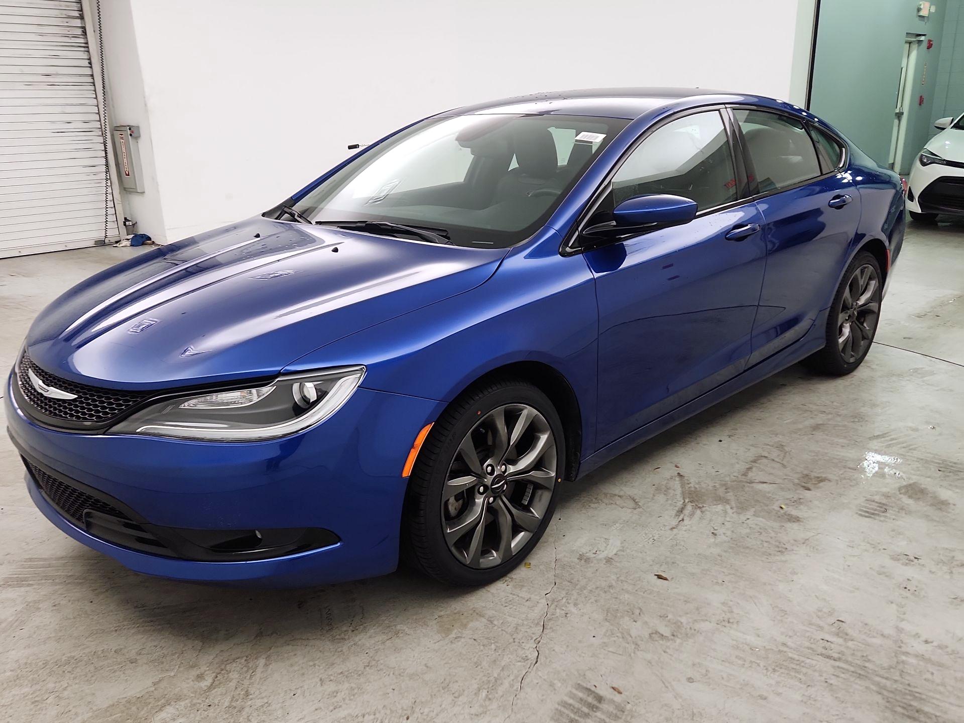 Thumbnail: 2016 Chrysler 200 - 3