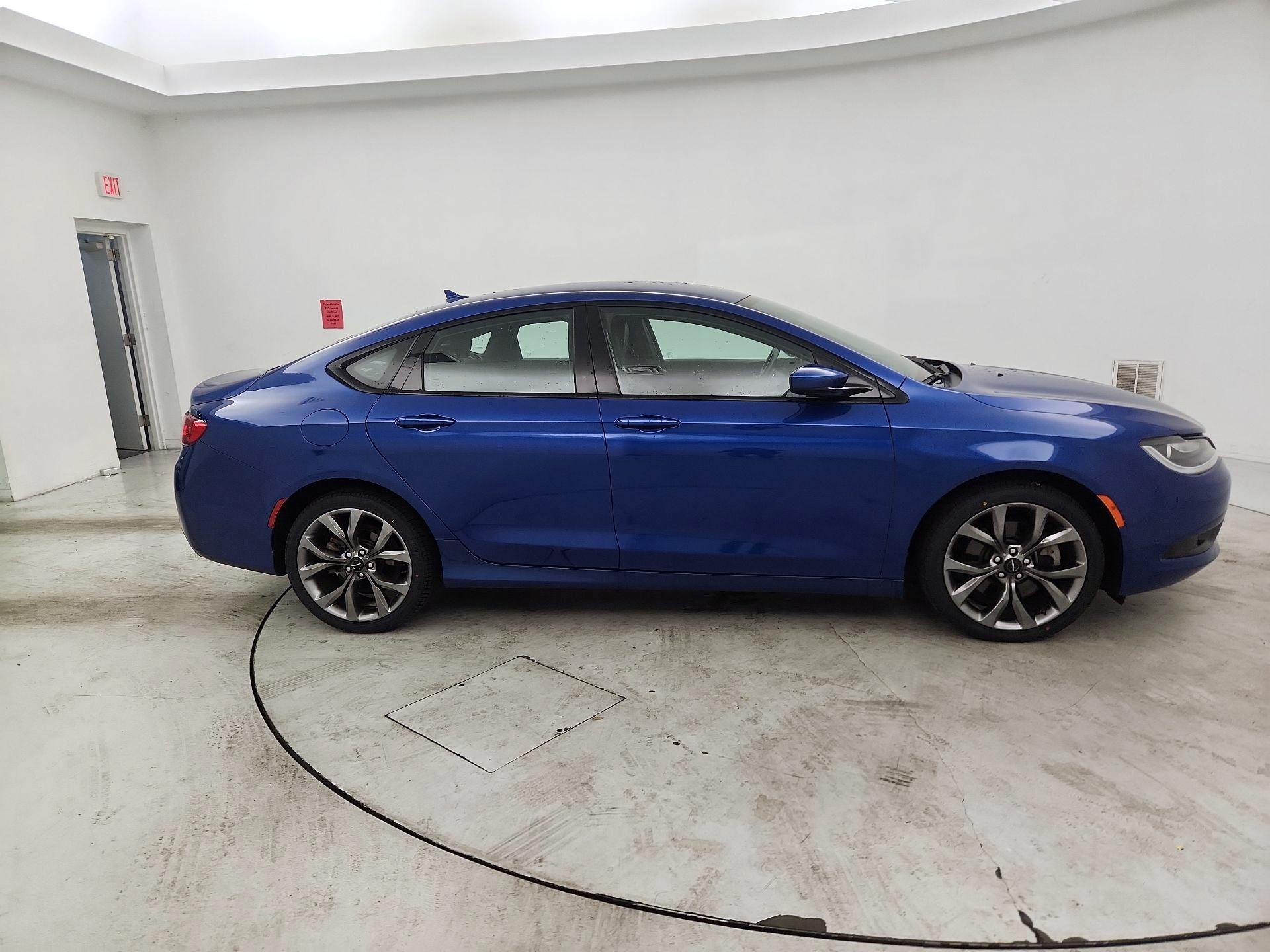 Thumbnail: 2016 Chrysler 200 - 4