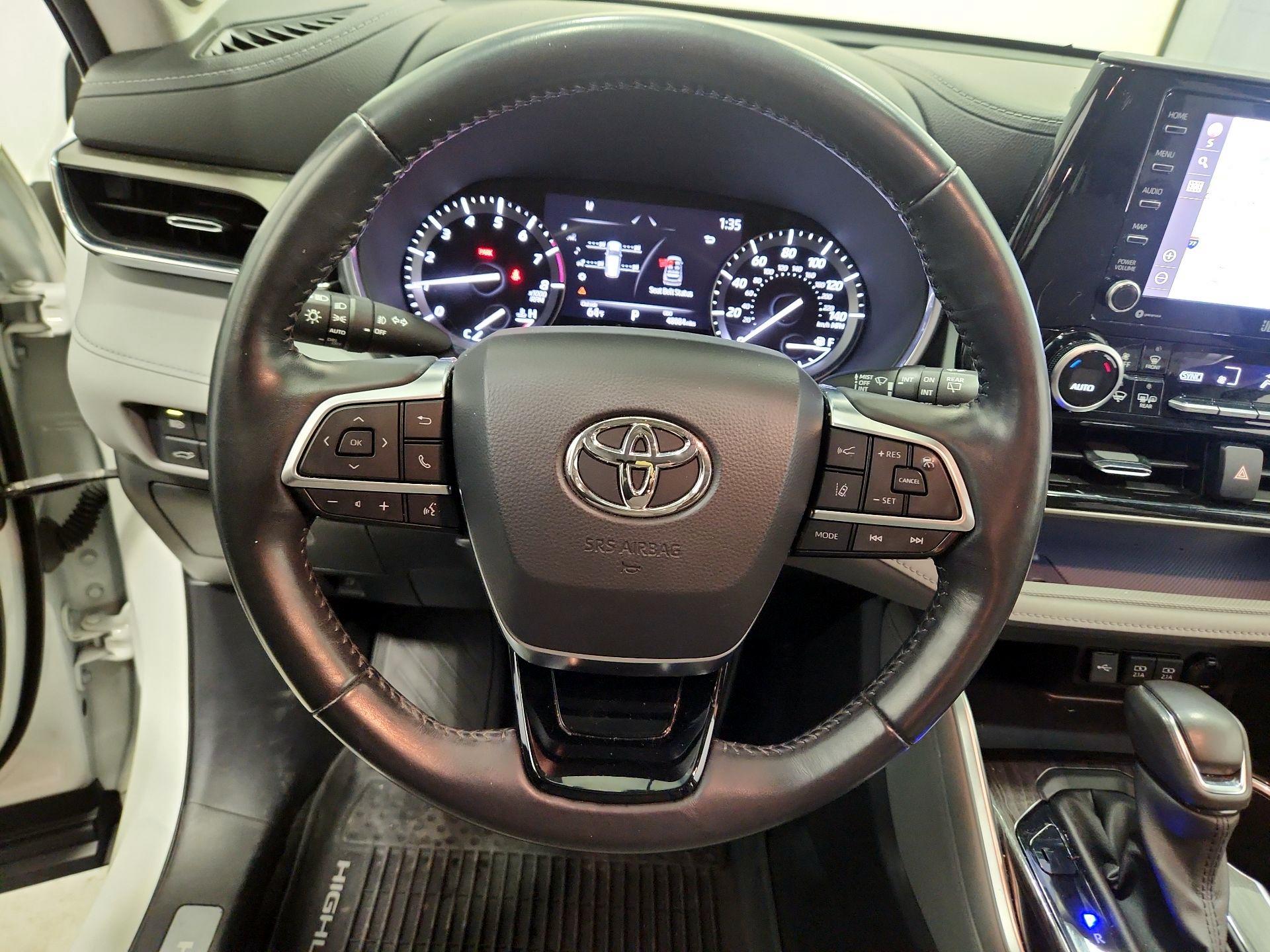 Thumbnail: 2021 Toyota Highlander - 10