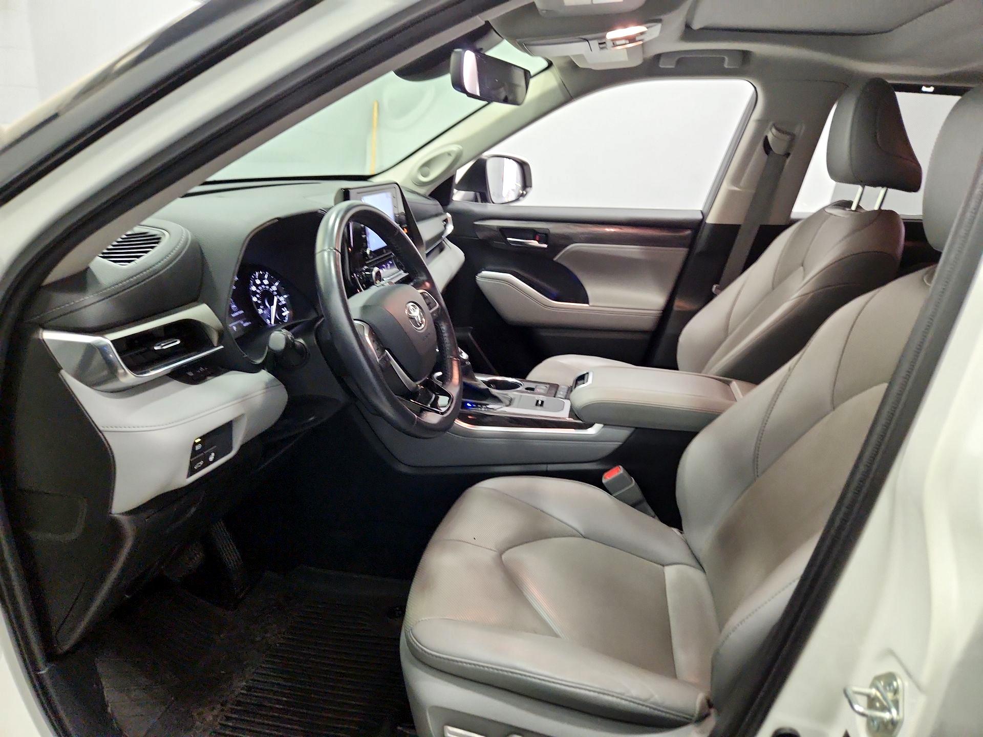 Thumbnail: 2021 Toyota Highlander - 11